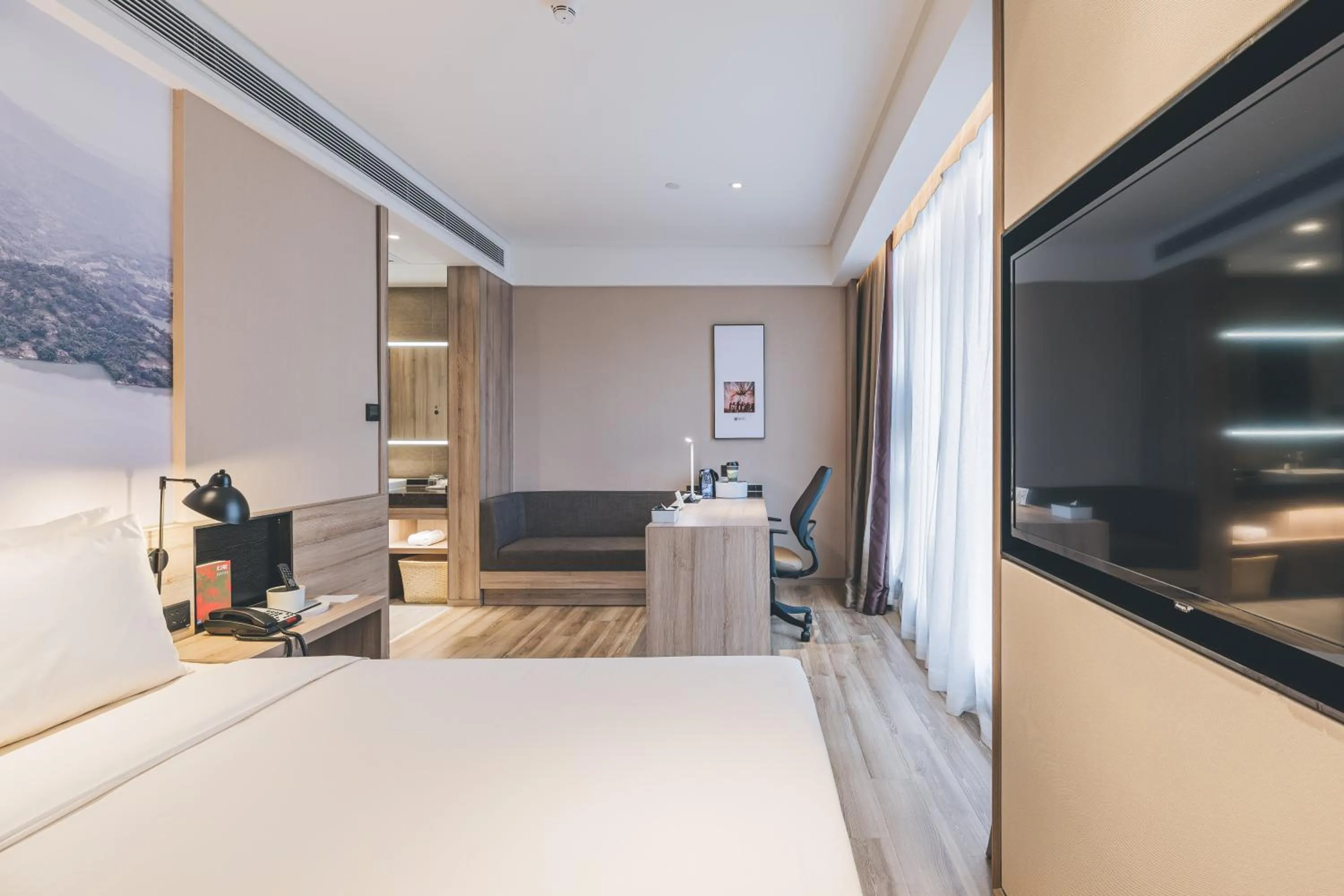 Photo of the whole room, Bed in Atour Hotel (Puning High Speed Railway Station)