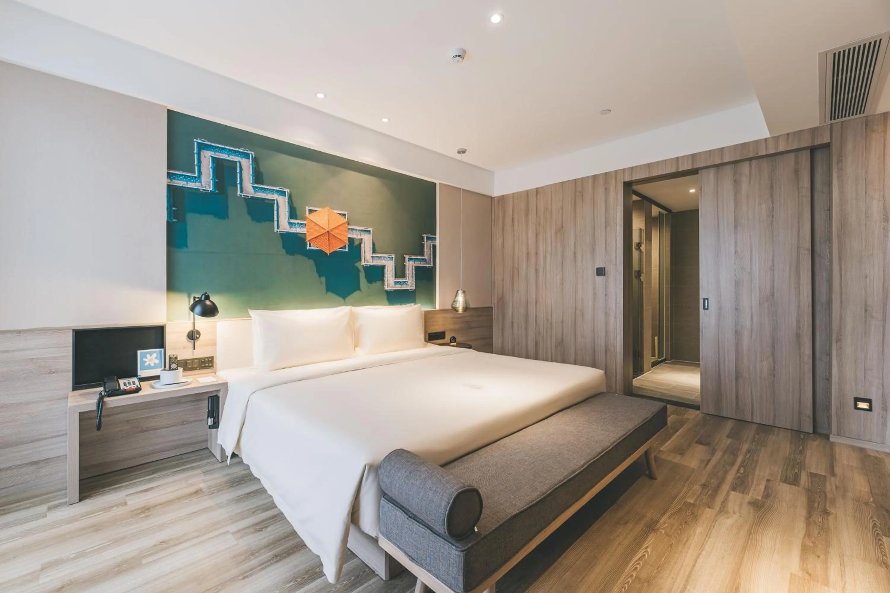 Photo of the whole room, Bed in Atour Hotel (Puning High Speed Railway Station)