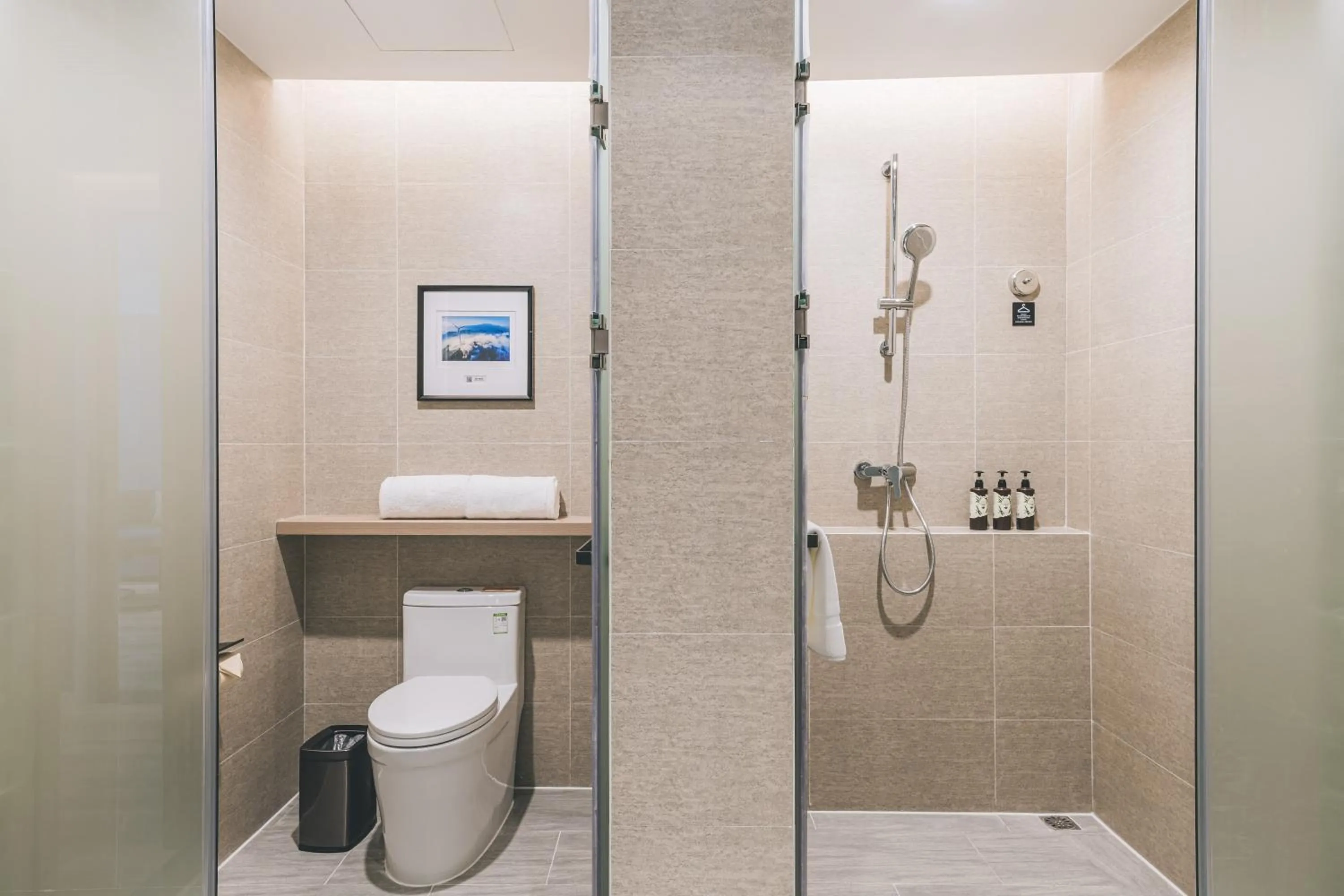 Shower in Atour Hotel (Puning High Speed Railway Station)