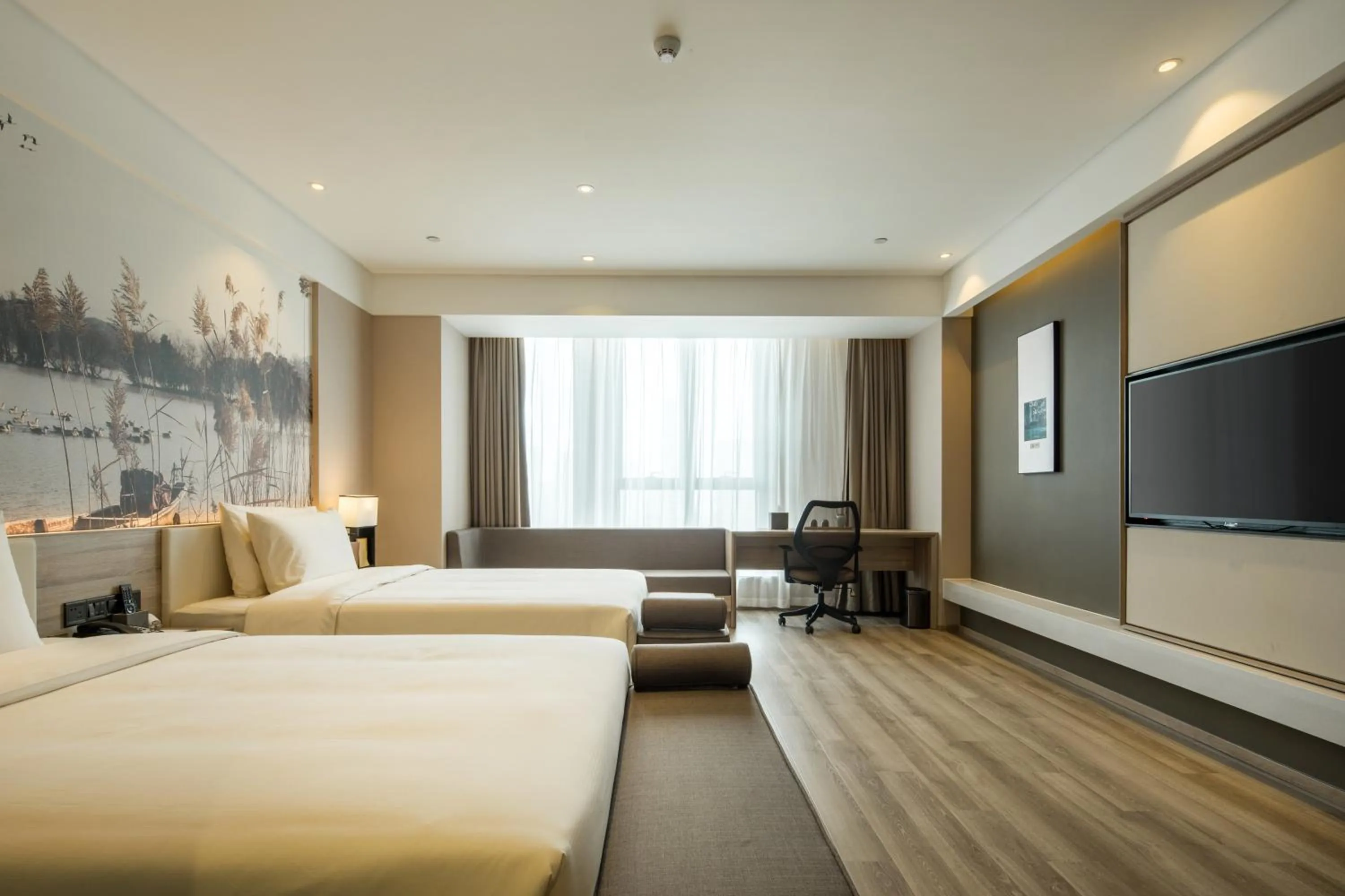 Photo of the whole room, Bed in Atour Hotel Hangzhou Binjiang Jiangling Road