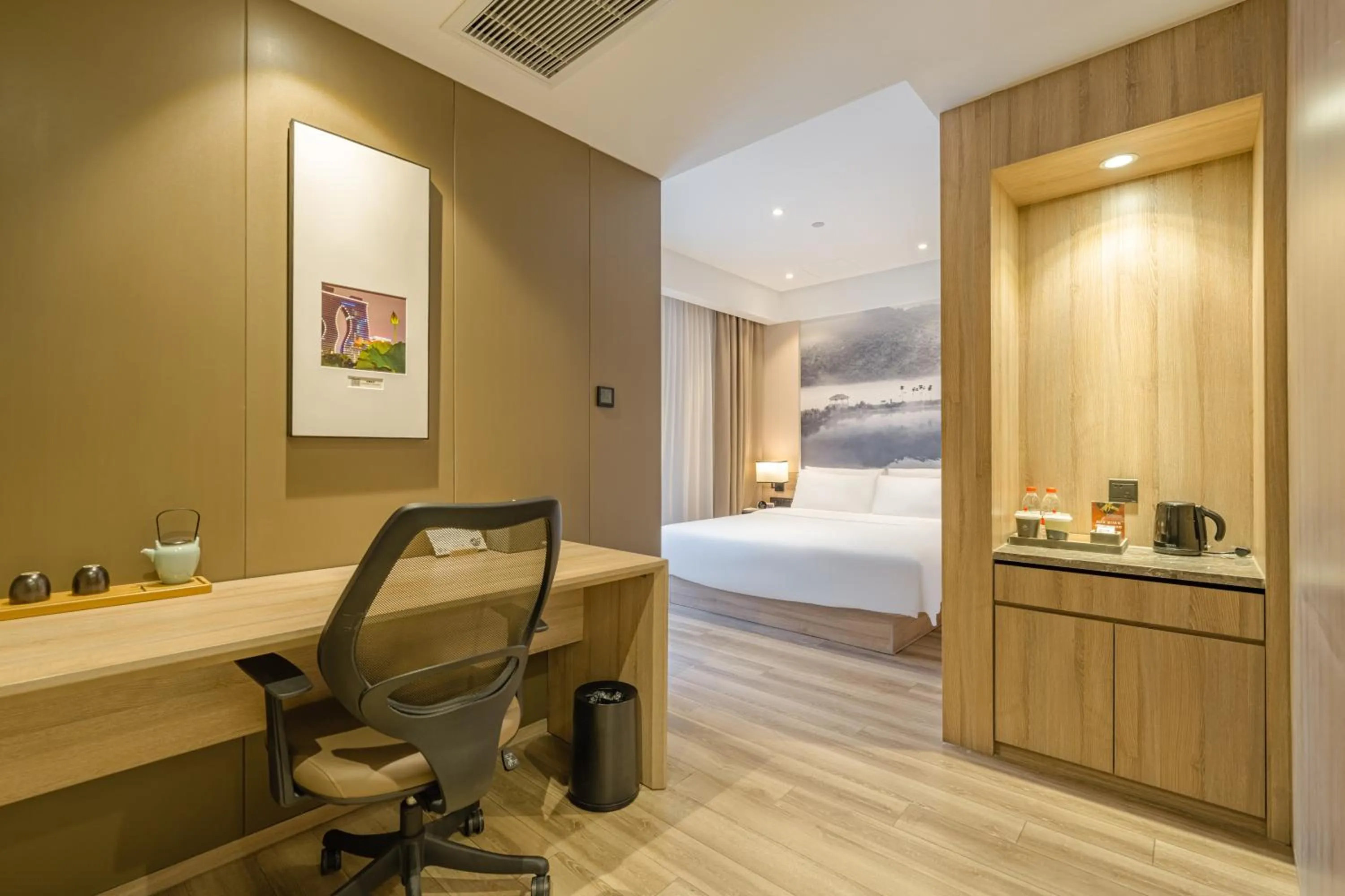 Photo of the whole room, Bed in Atour Hotel Hangzhou Binjiang Jiangling Road