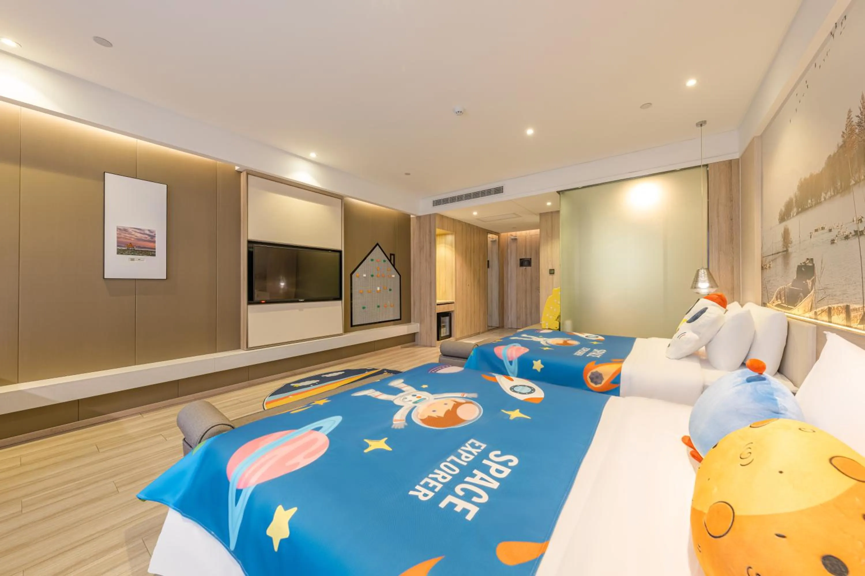 Photo of the whole room in Atour Hotel Hangzhou Binjiang Jiangling Road