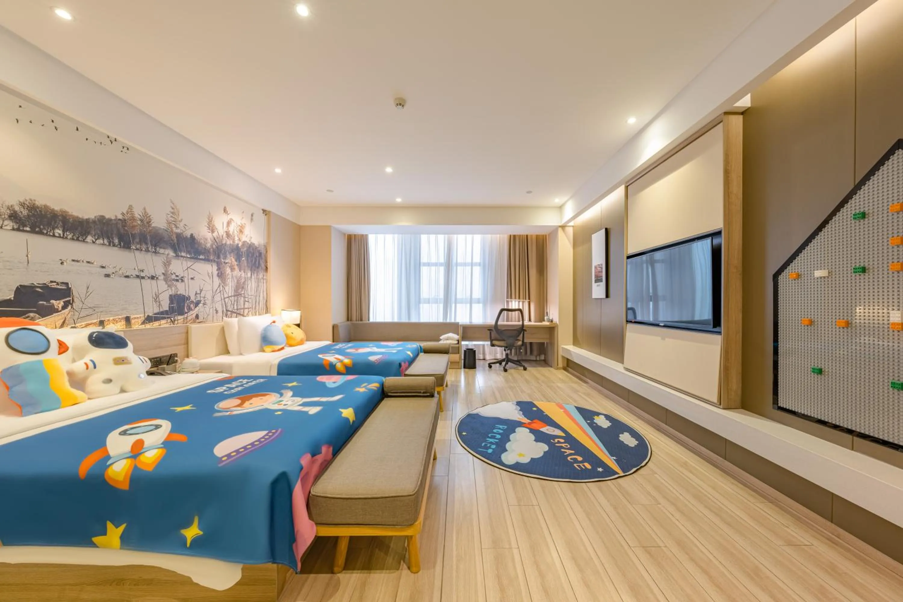 Photo of the whole room, Bed in Atour Hotel Hangzhou Binjiang Jiangling Road