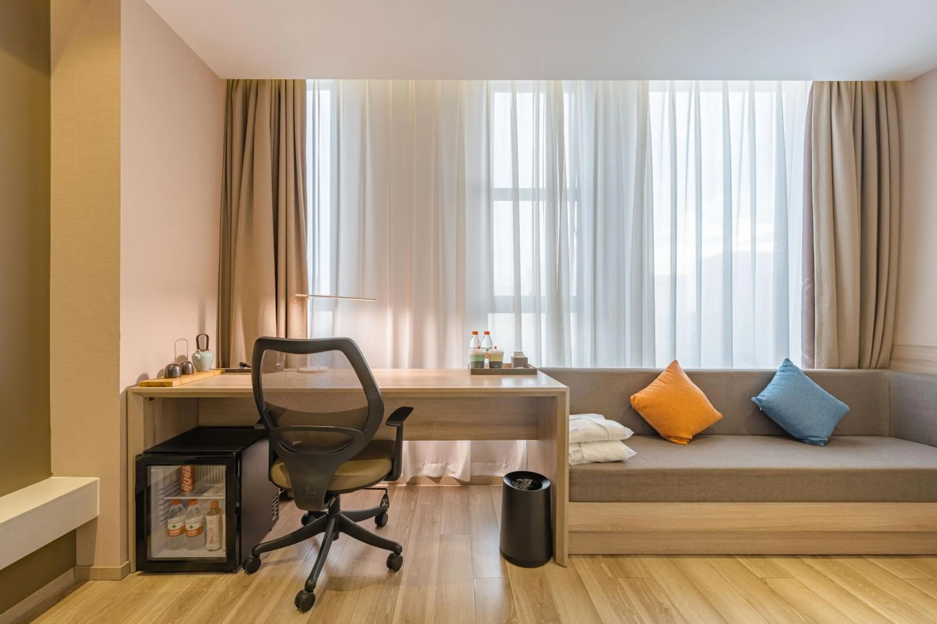 Photo of the whole room in Atour Hotel Hangzhou Binjiang Jiangling Road