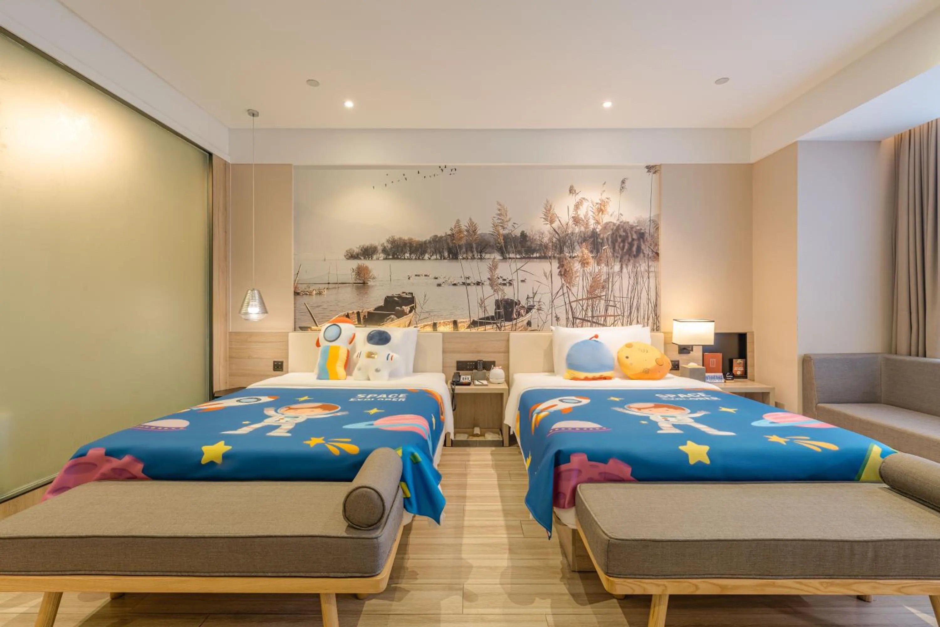 Photo of the whole room, Bed in Atour Hotel Hangzhou Binjiang Jiangling Road