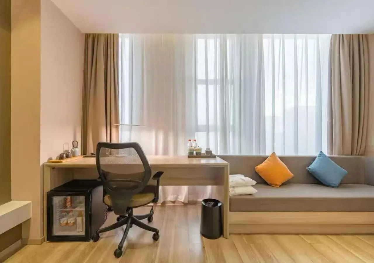 Property building in Atour Hotel Hangzhou Binjiang Jiangling Road