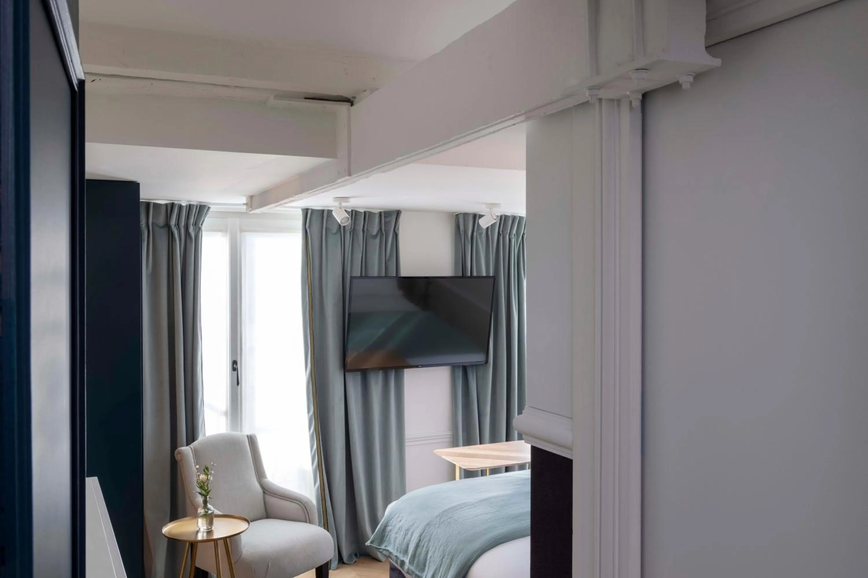 Decorative detail, Bed in Hotel Louvre Montana