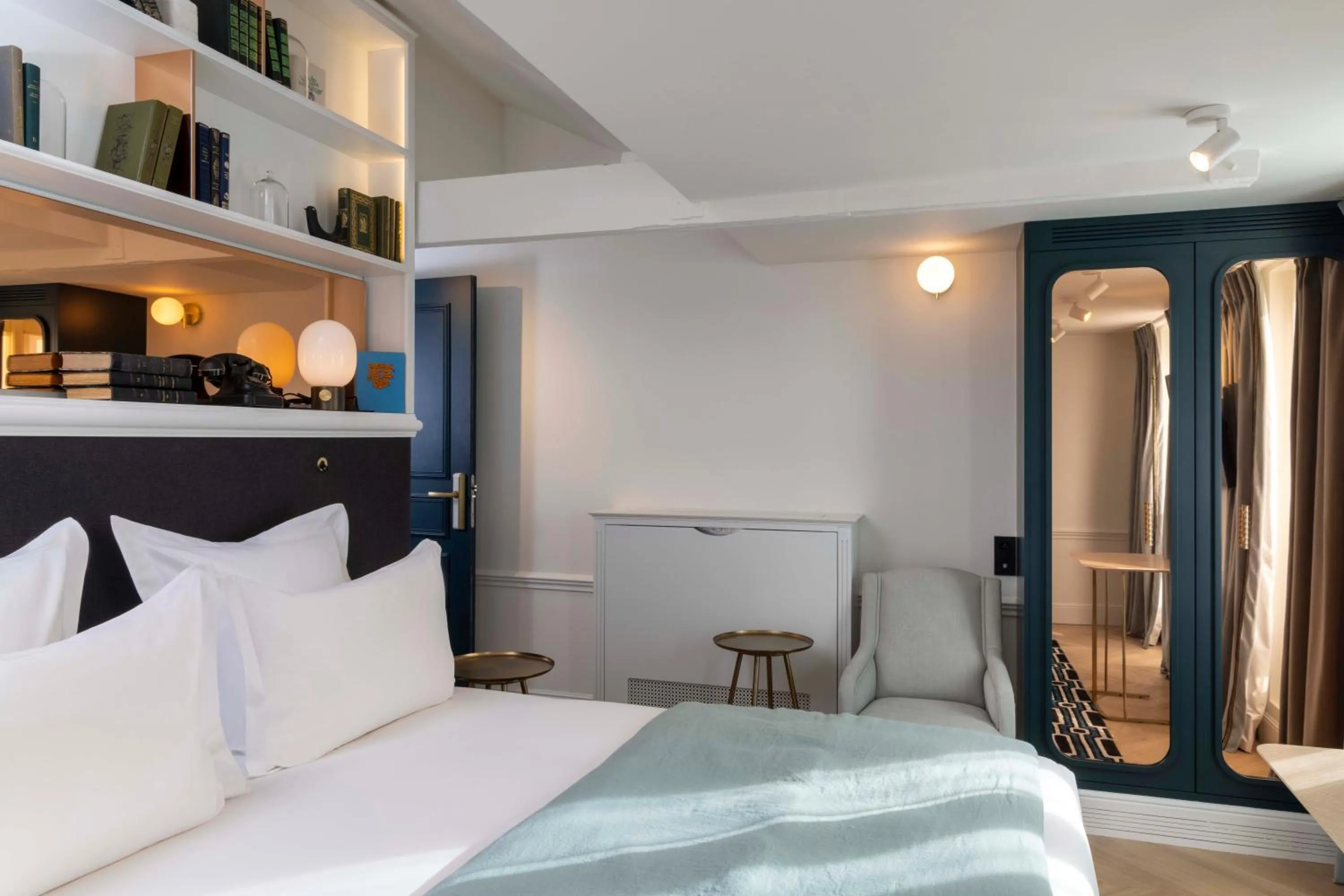 Bed in Hotel Louvre Montana