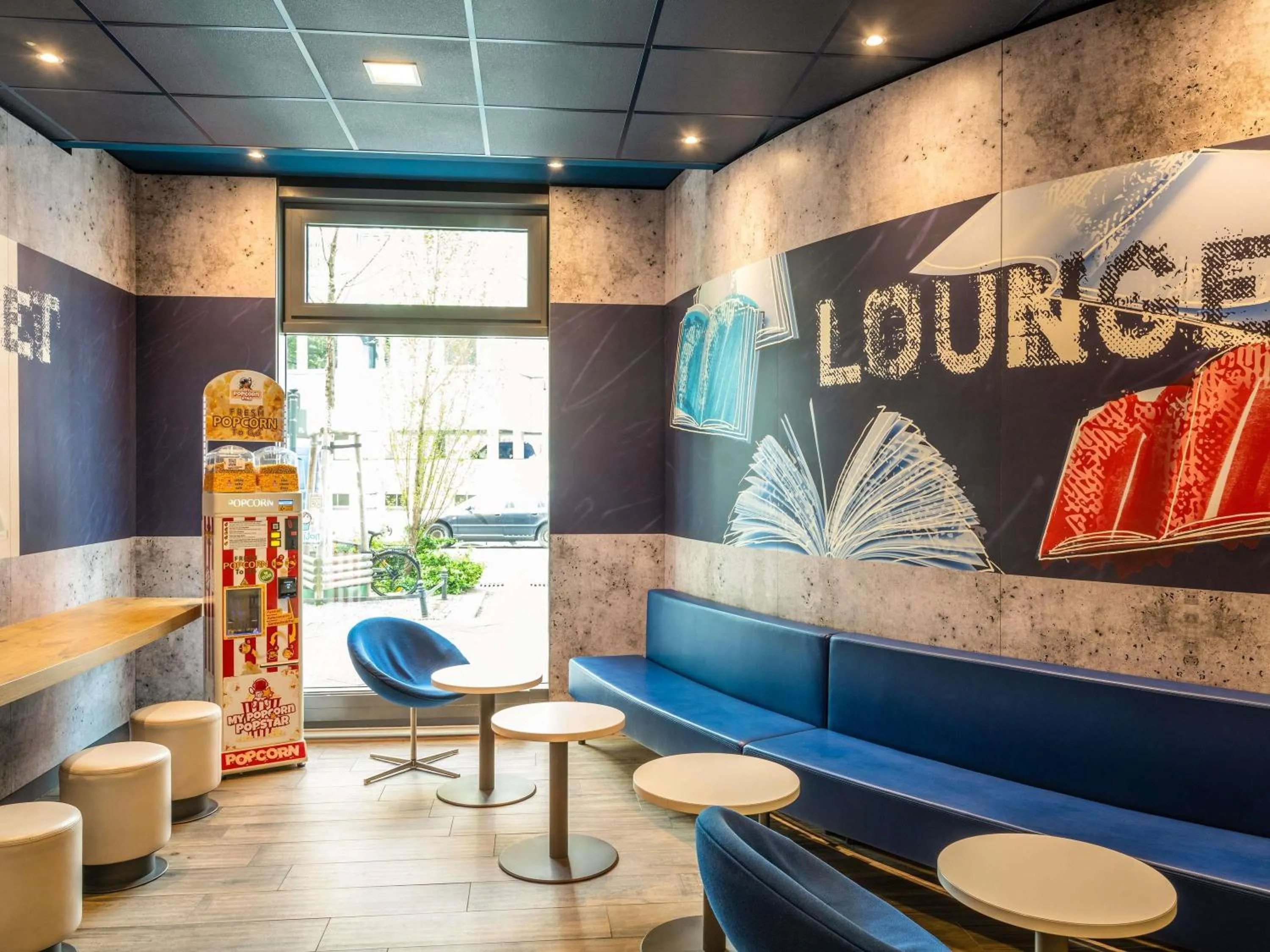 Bedroom in ibis budget Berlin Kurfürstendamm