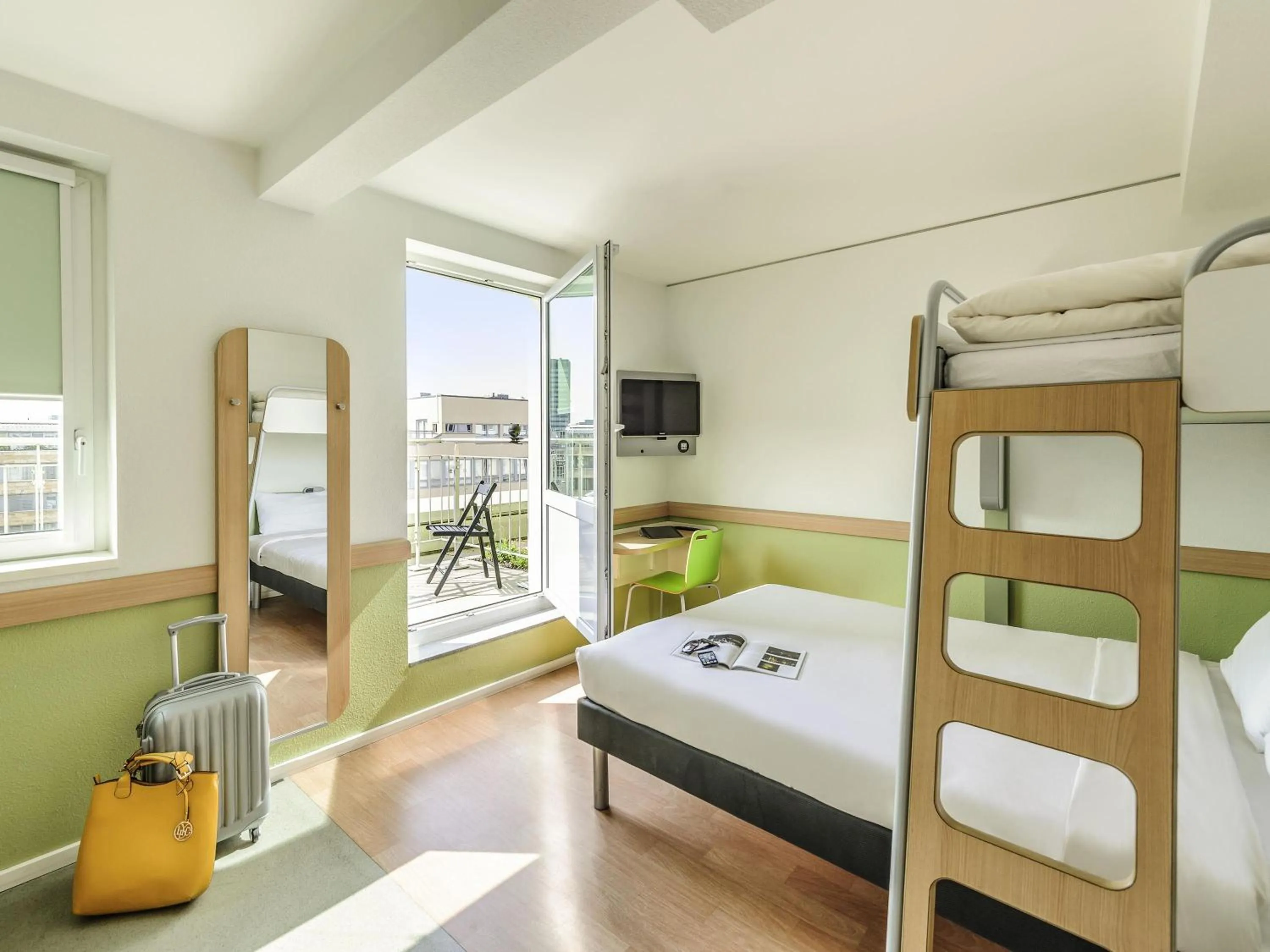 Bedroom, Bed in ibis budget Berlin Kurfürstendamm