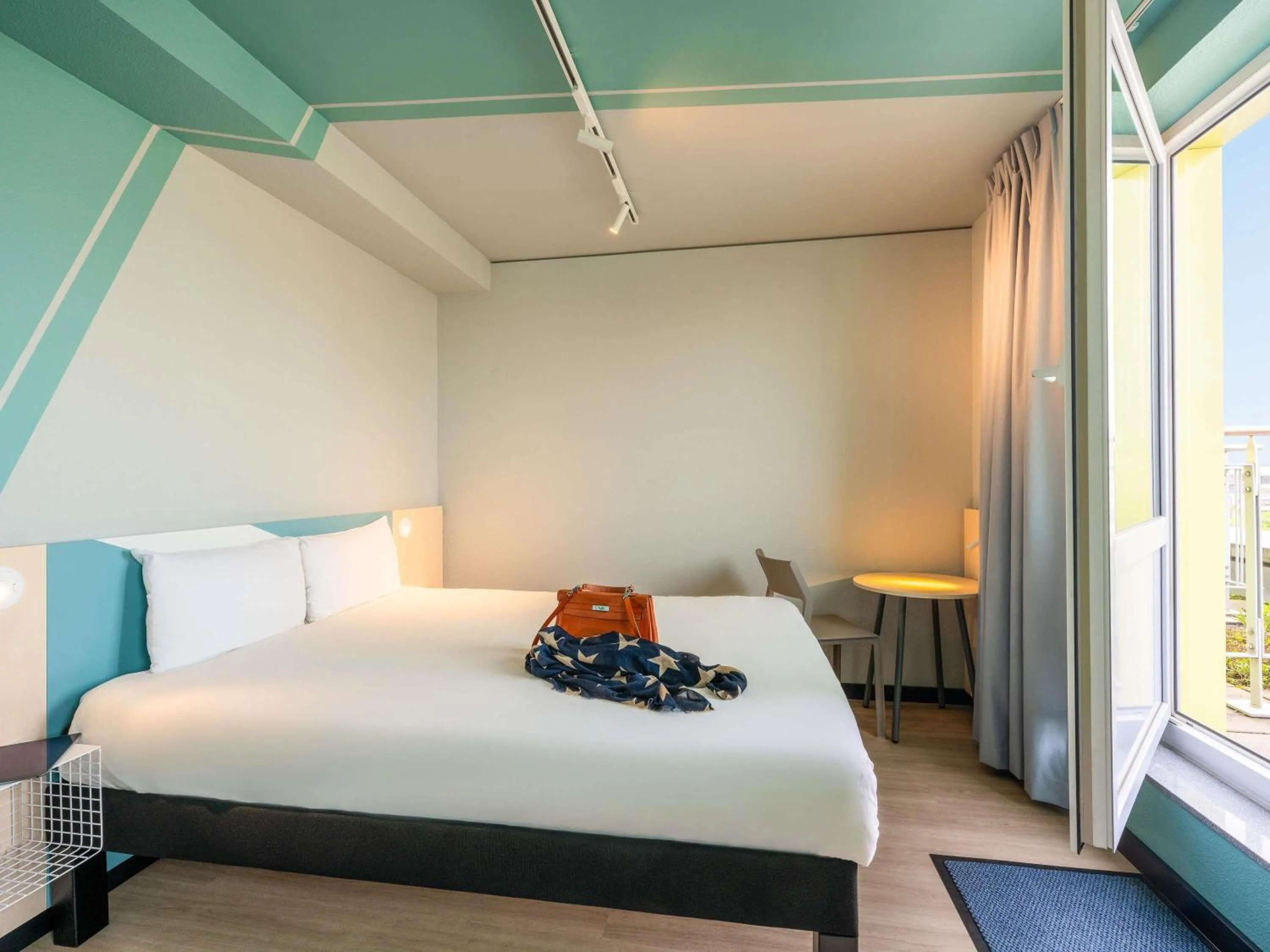 Bedroom, Bed in ibis budget Berlin Kurfürstendamm