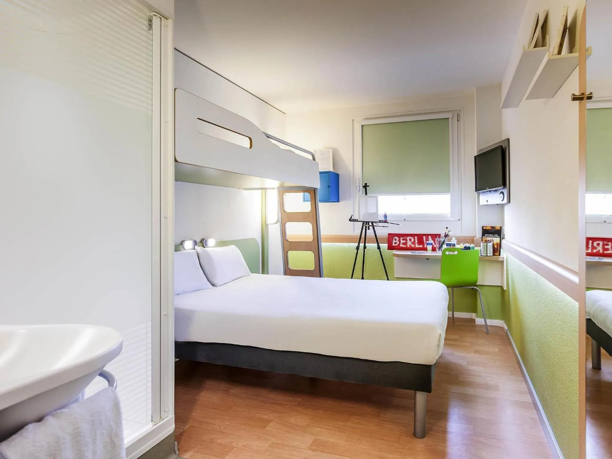 Bedroom, Bed in ibis budget Berlin Kurfürstendamm