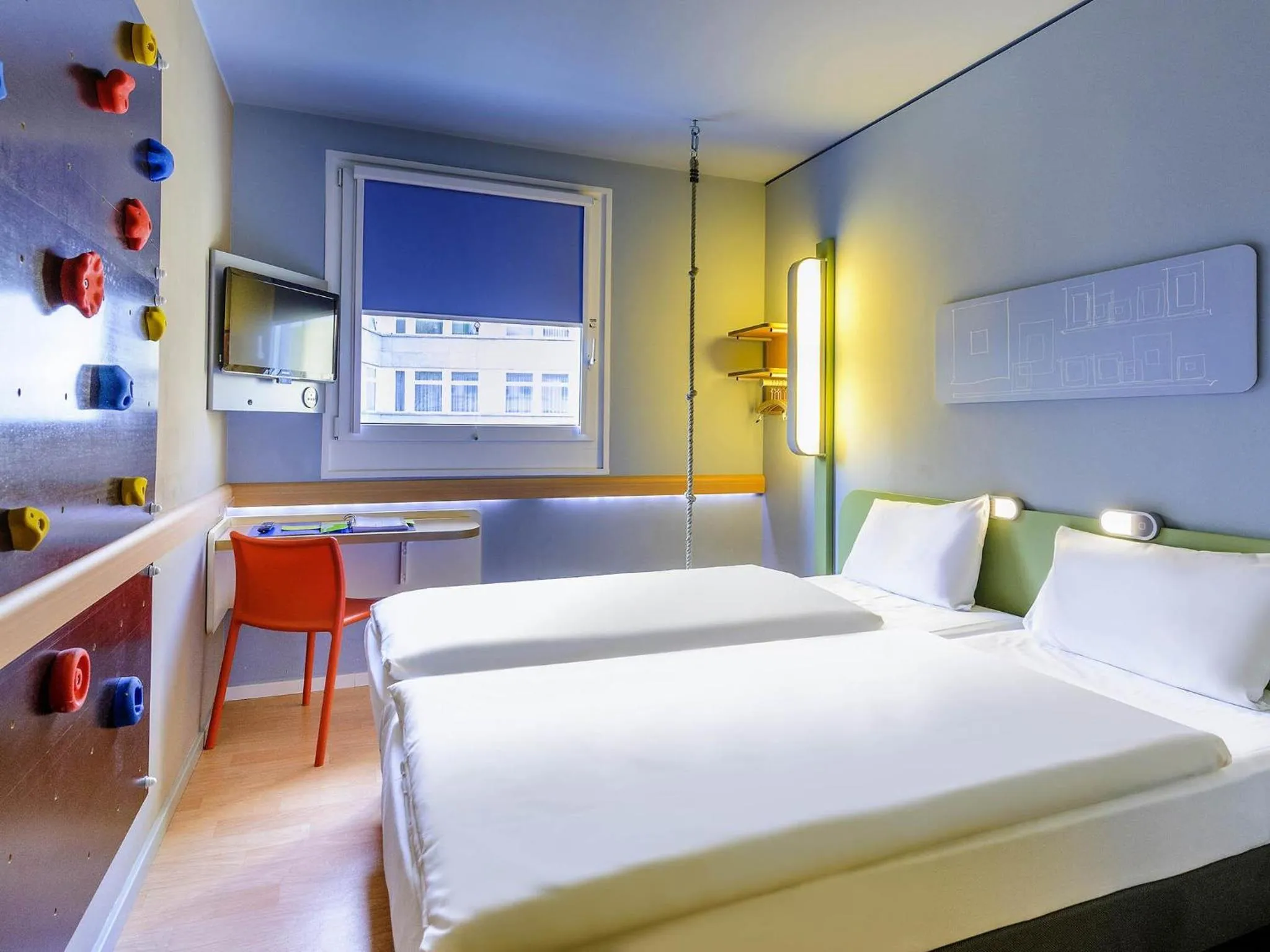 Bedroom, Bed in ibis budget Berlin Kurfürstendamm