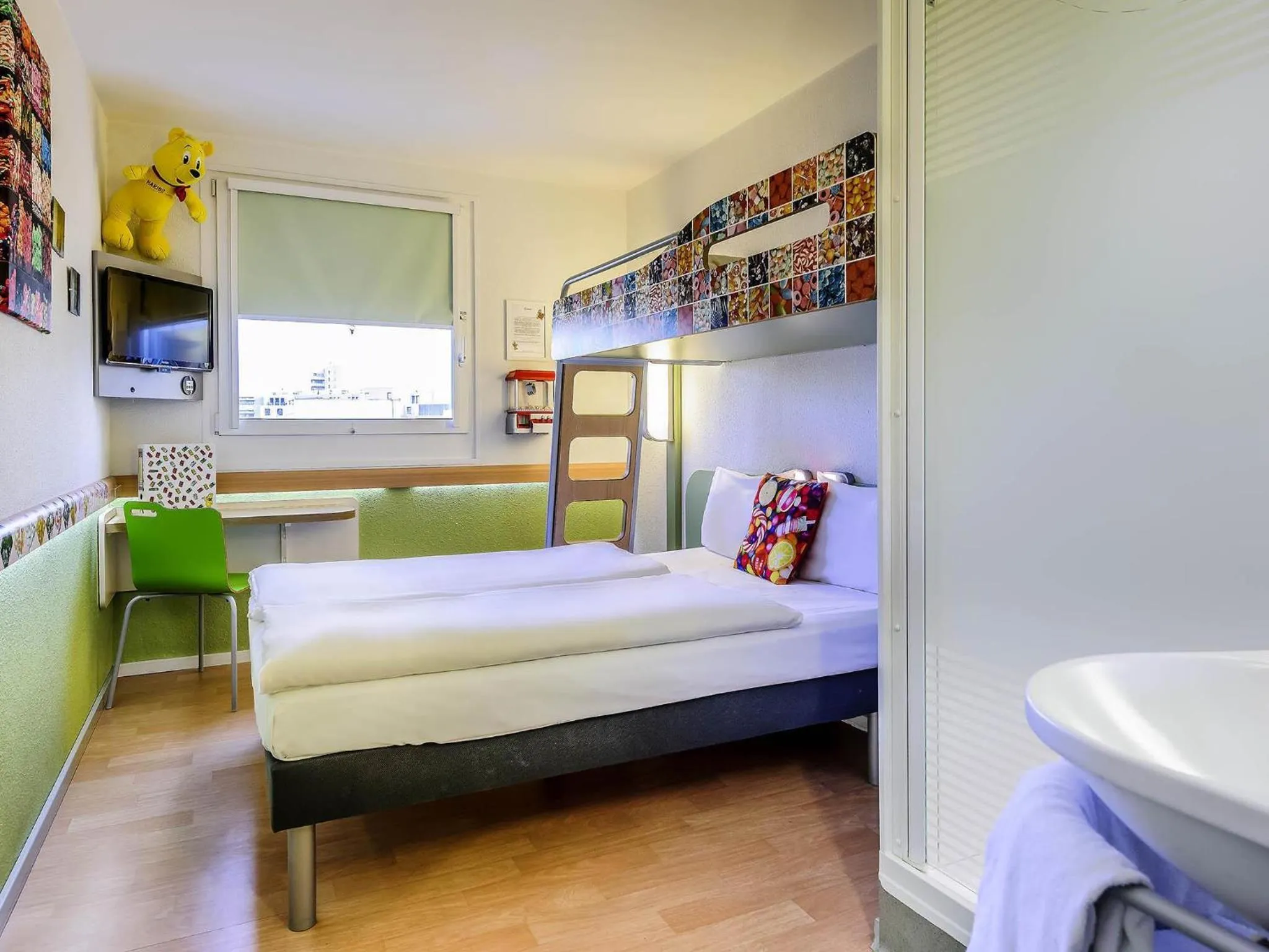 Bedroom, Bed in ibis budget Berlin Kurfürstendamm