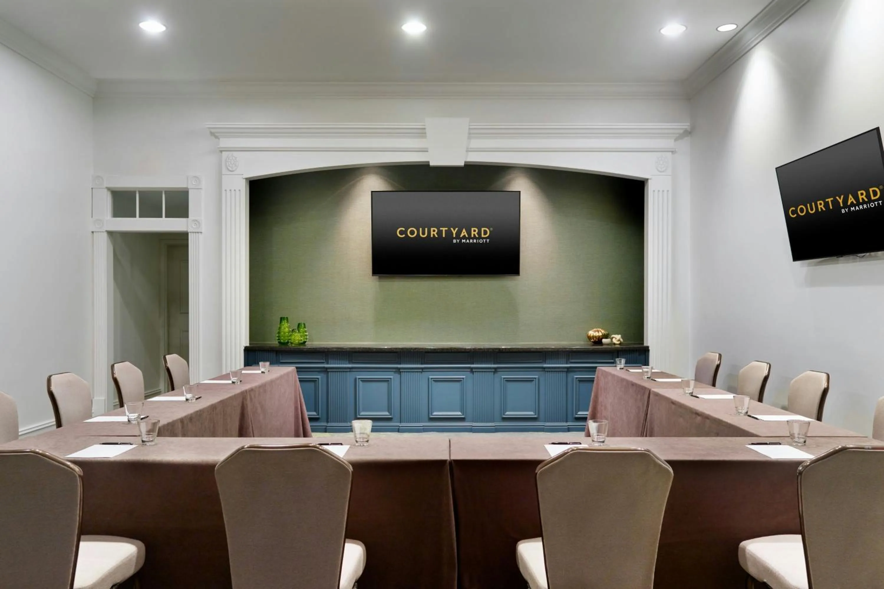 Meeting/conference room in Courtyard by Marriott New Orleans French Quarter/Iberville