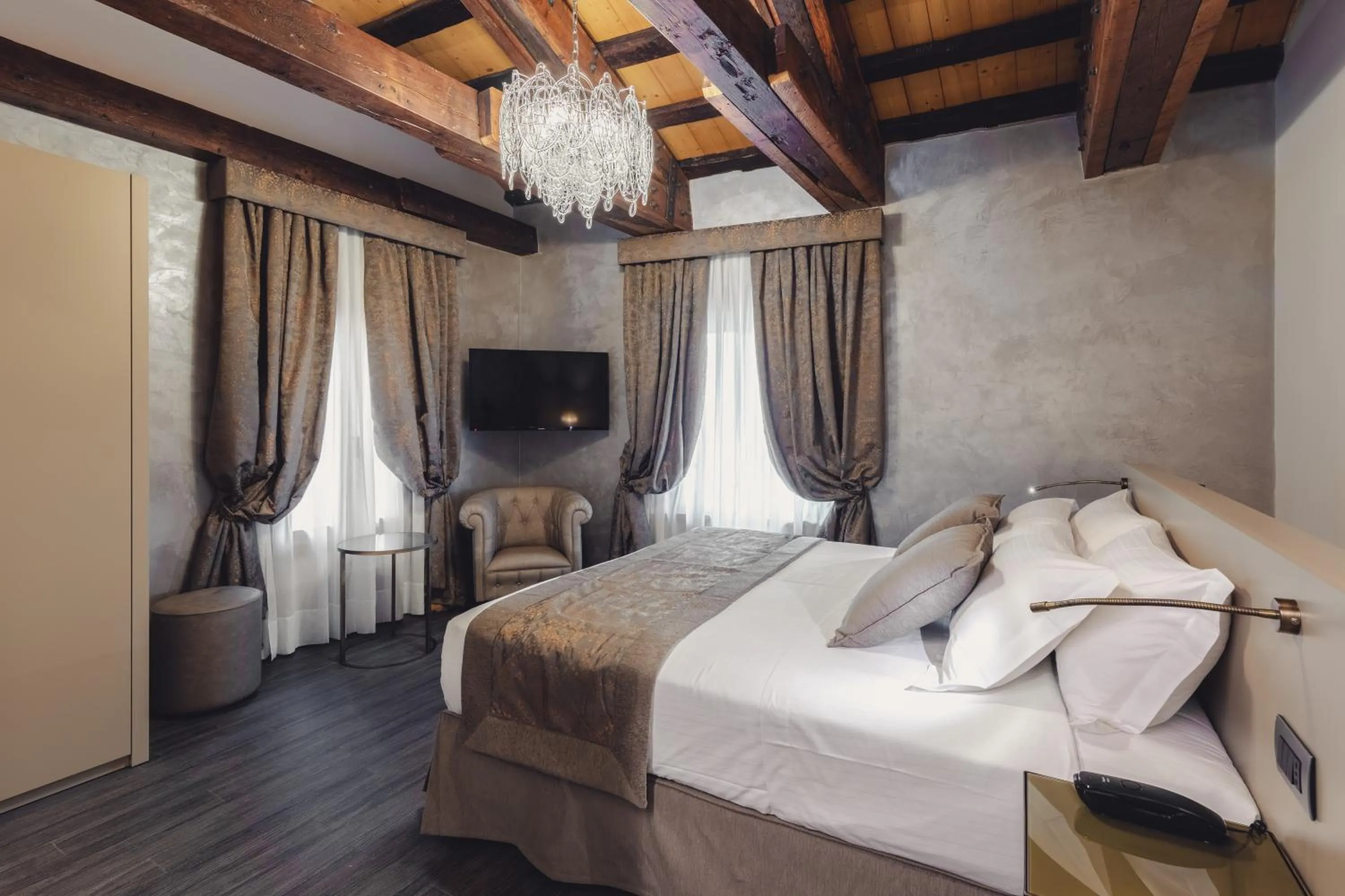 Bed in Hotel Aquarius Venice - Ascend Collection