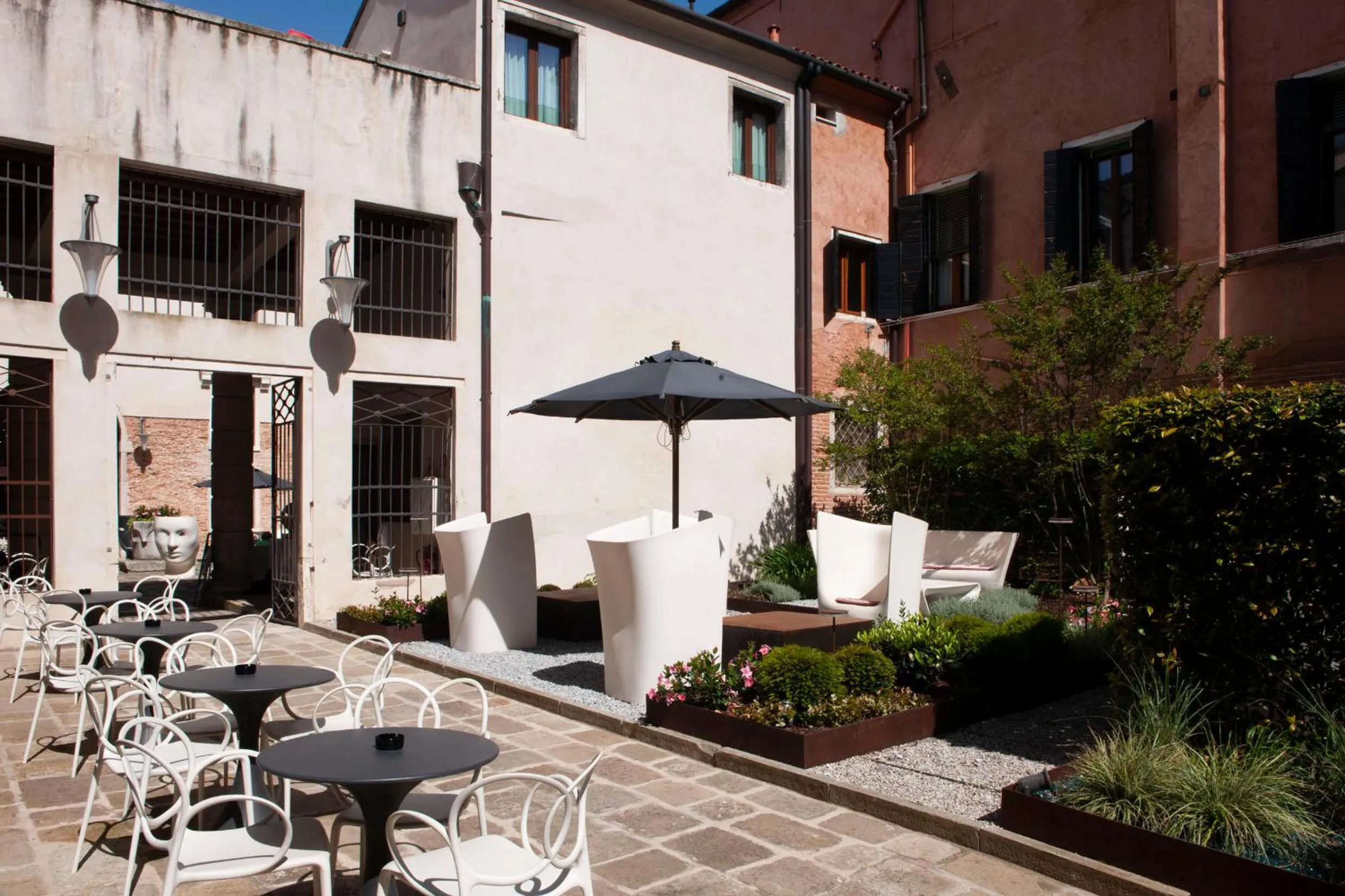 Patio in Hotel Aquarius Venice - Ascend Collection