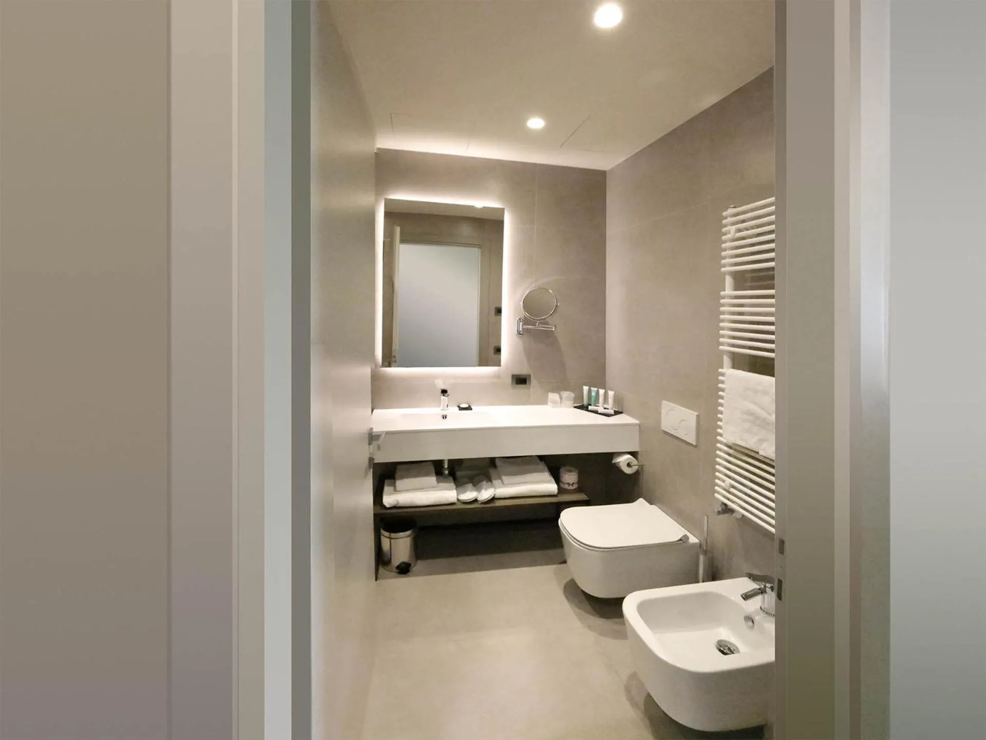 Toilet in Hotel Aquarius Venice - Ascend Collection