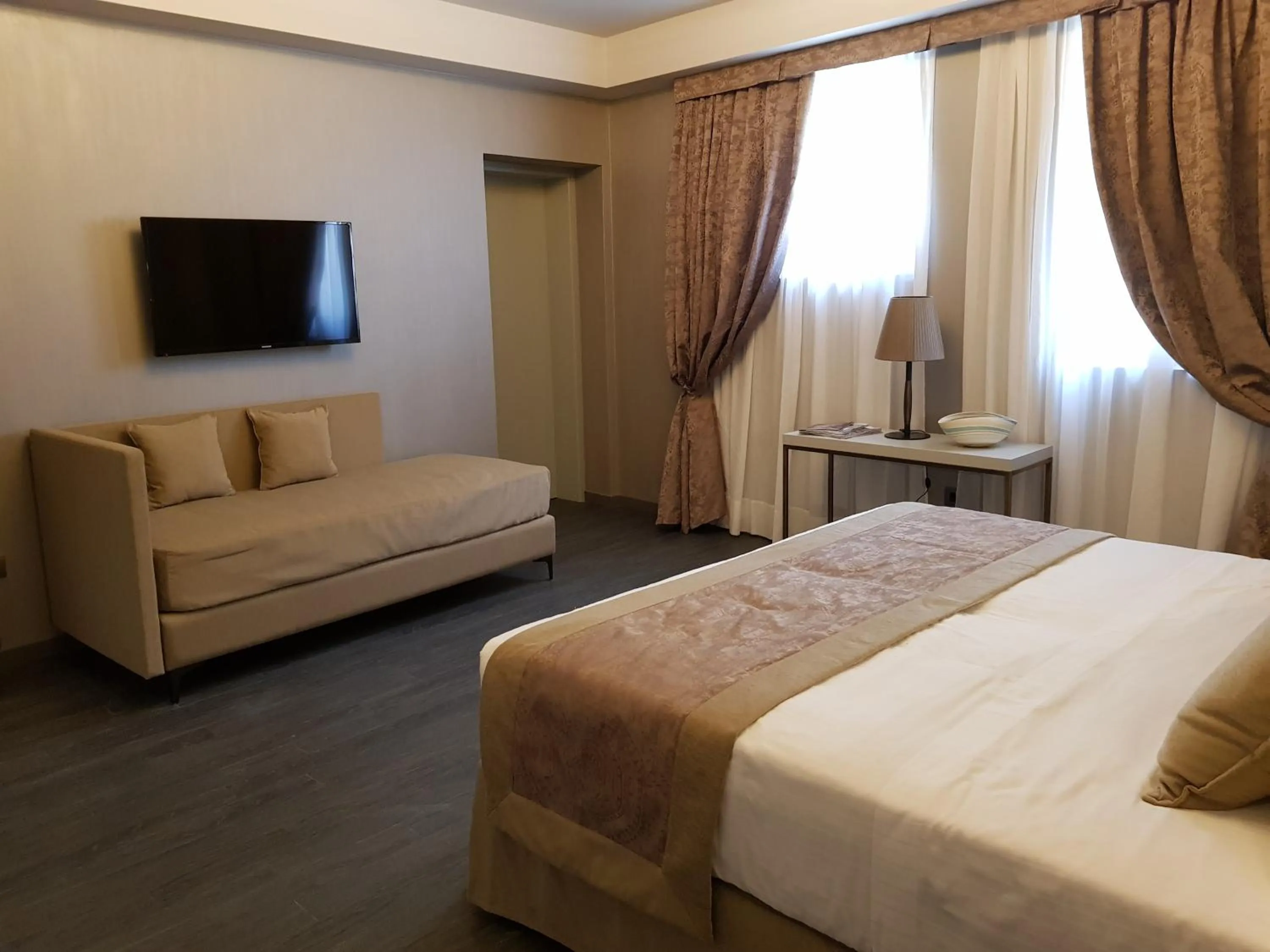 Bed in Hotel Aquarius Venice - Ascend Collection