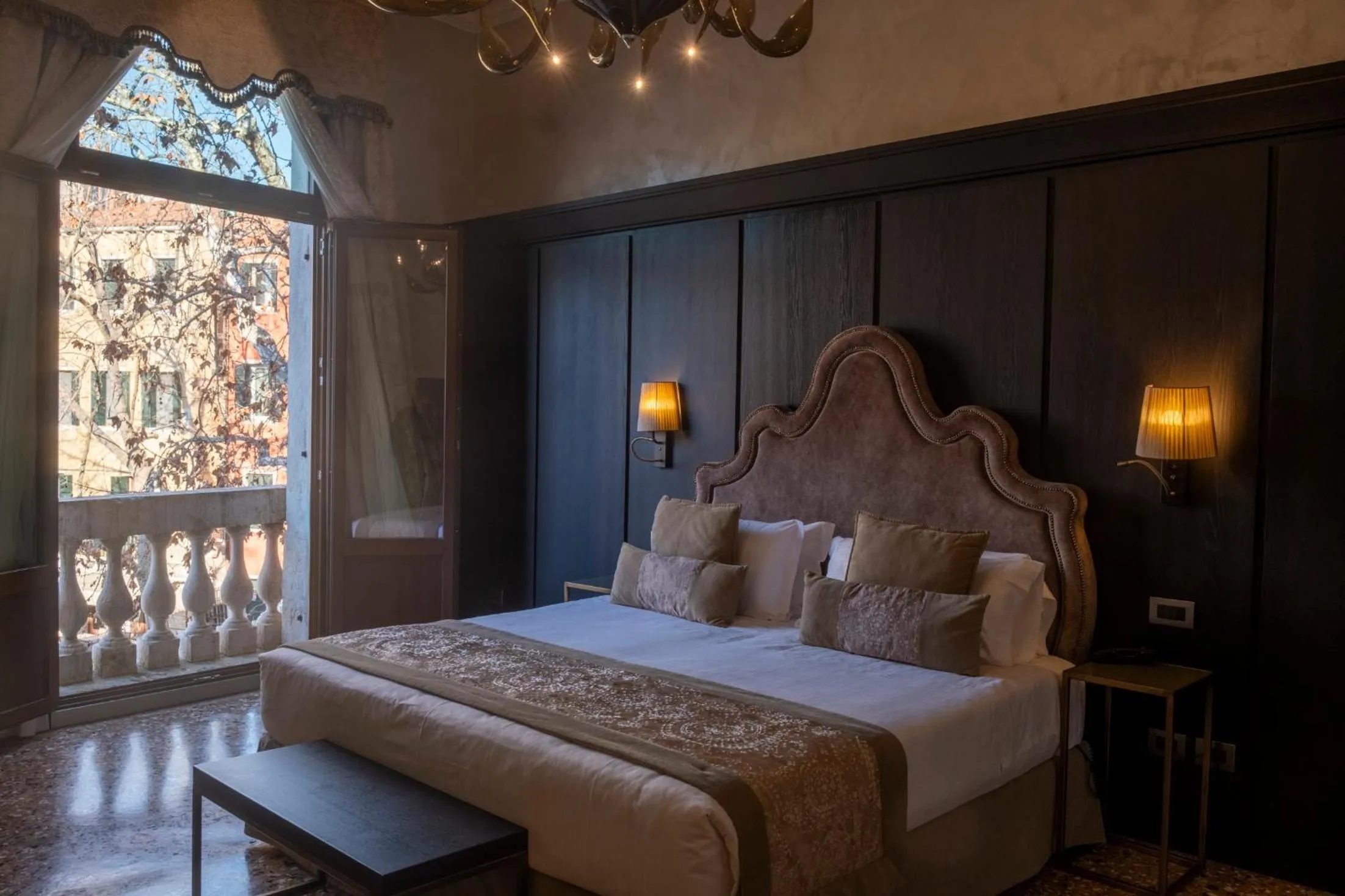 Bed in Hotel Aquarius Venice - Ascend Collection