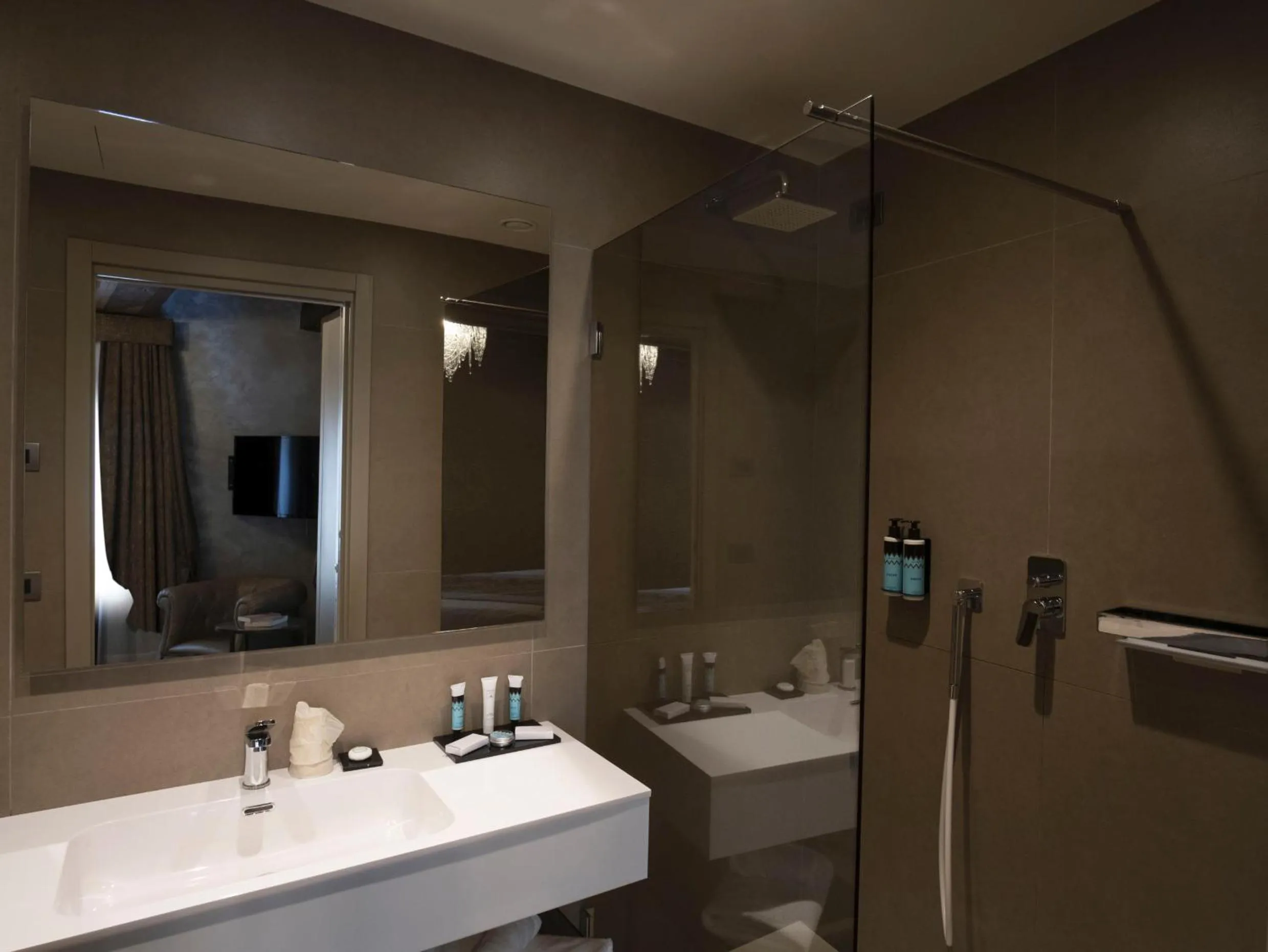 Shower in Hotel Aquarius Venice - Ascend Collection