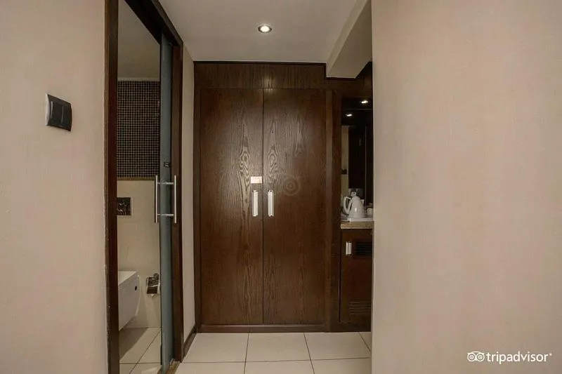 wardrobe in Mark Inn Hotel Deira