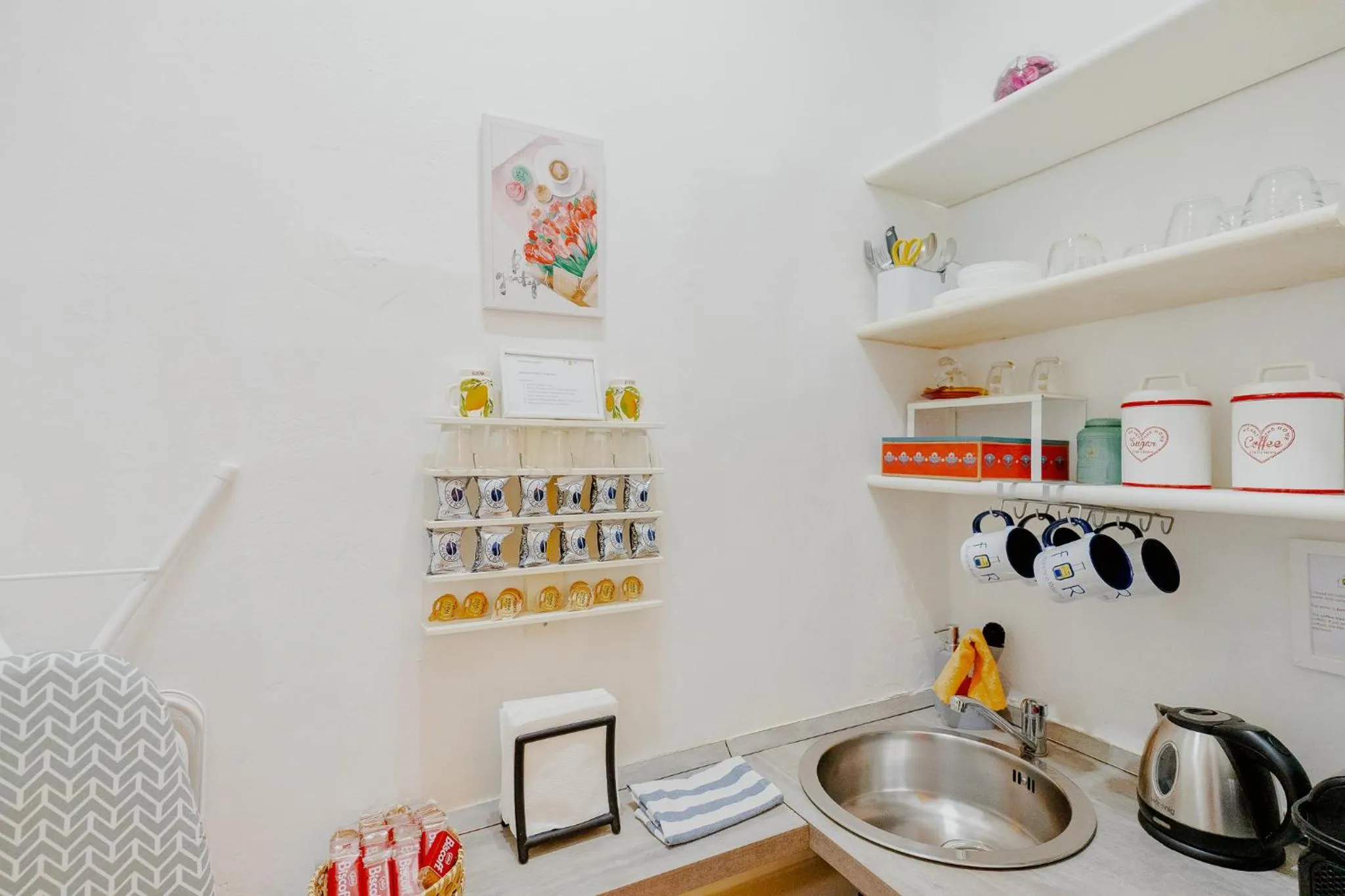 Communal kitchen in Florence Rooms