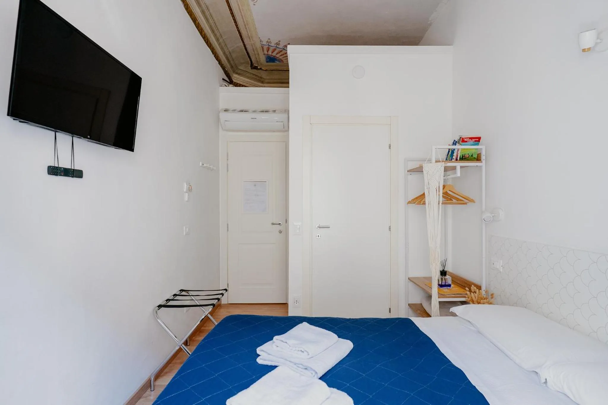 Bedroom, Bed in Florence Rooms