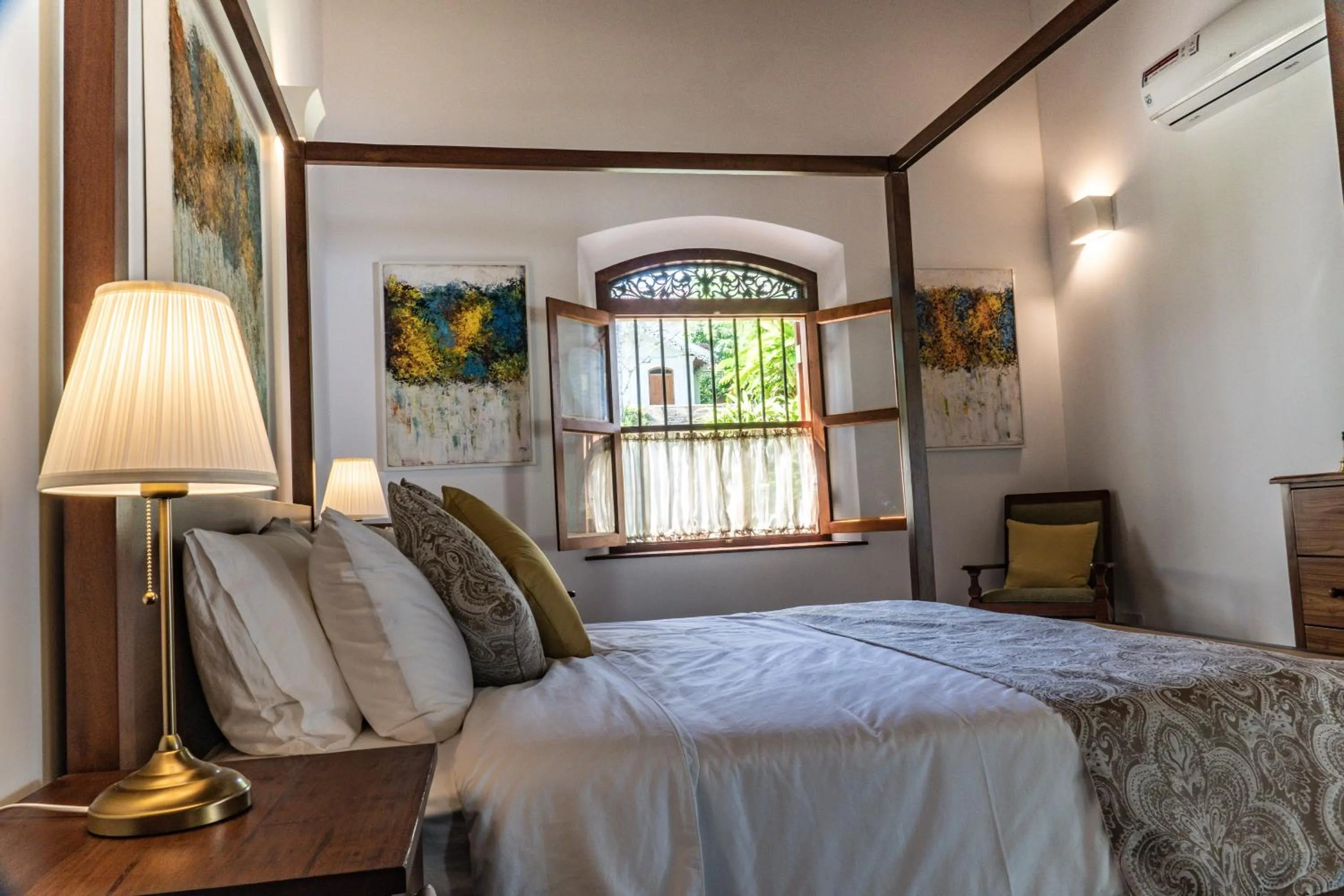 Bedroom, Bed in Kiri Palu