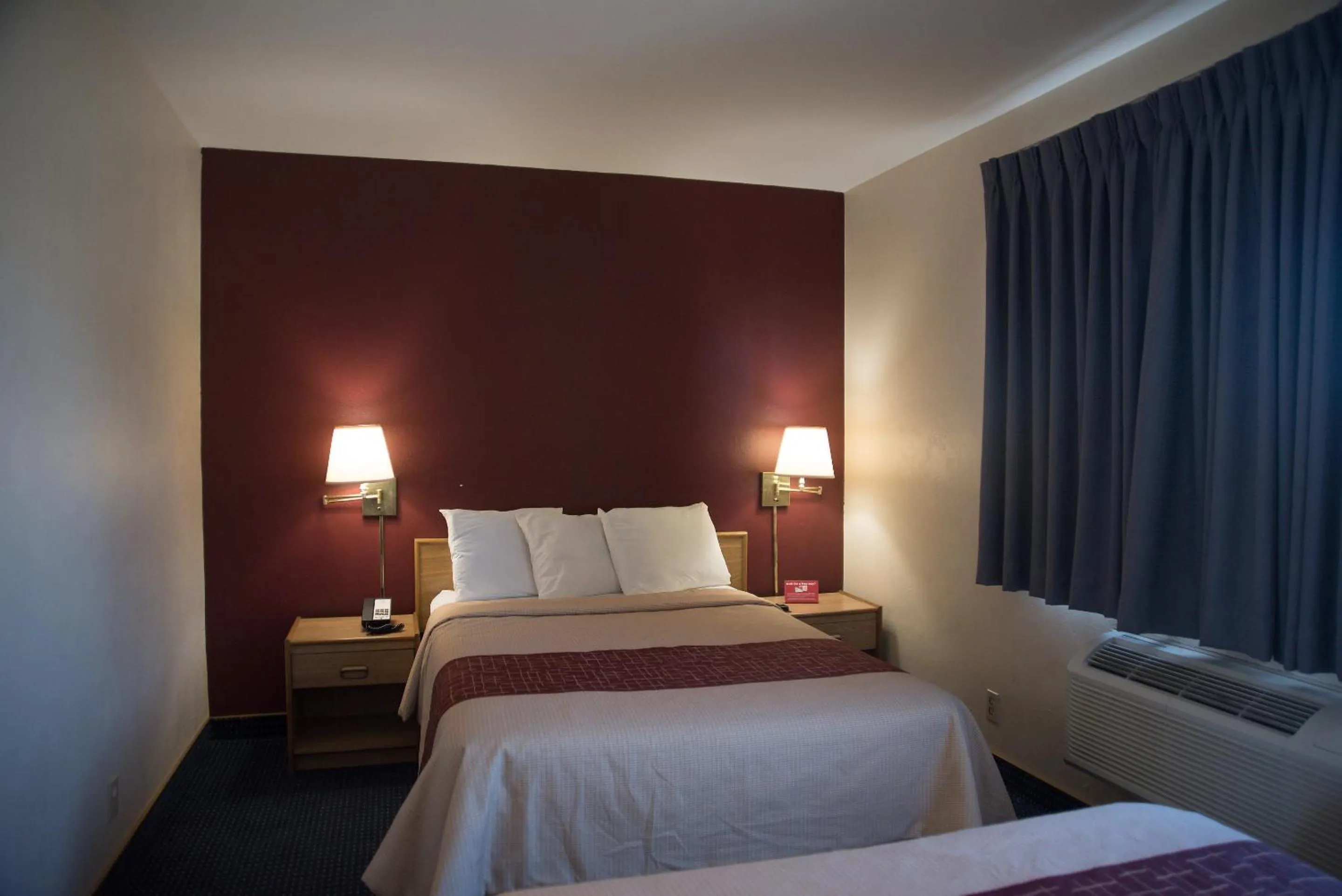 Photo of the whole room, Bed in Red Roof Inn Blythe