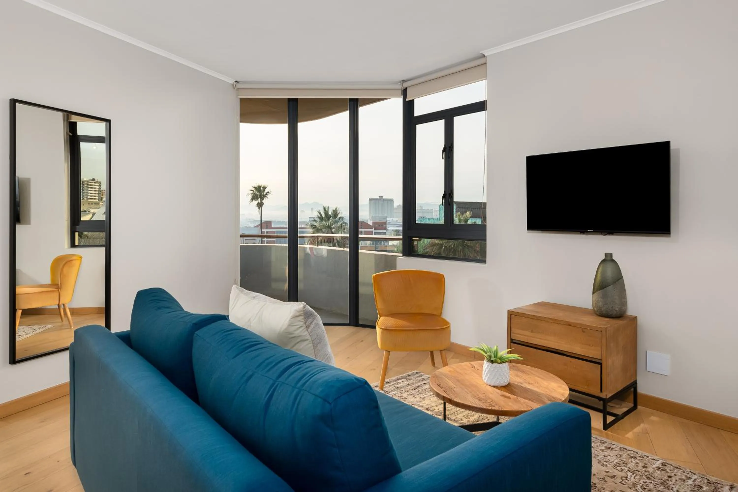 TV and multimedia in Urban Artisan Luxury Suites by Totalstay