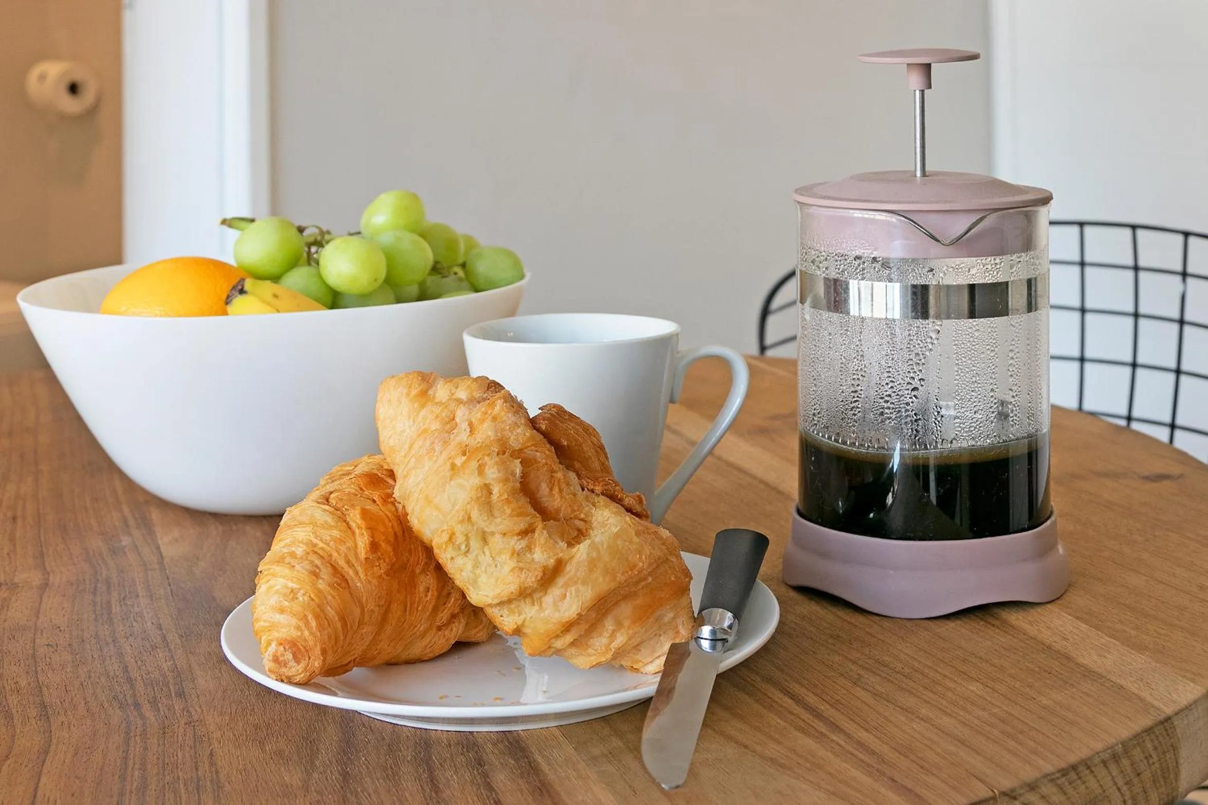 Dining area in Urban Artisan Luxury Suites by Totalstay