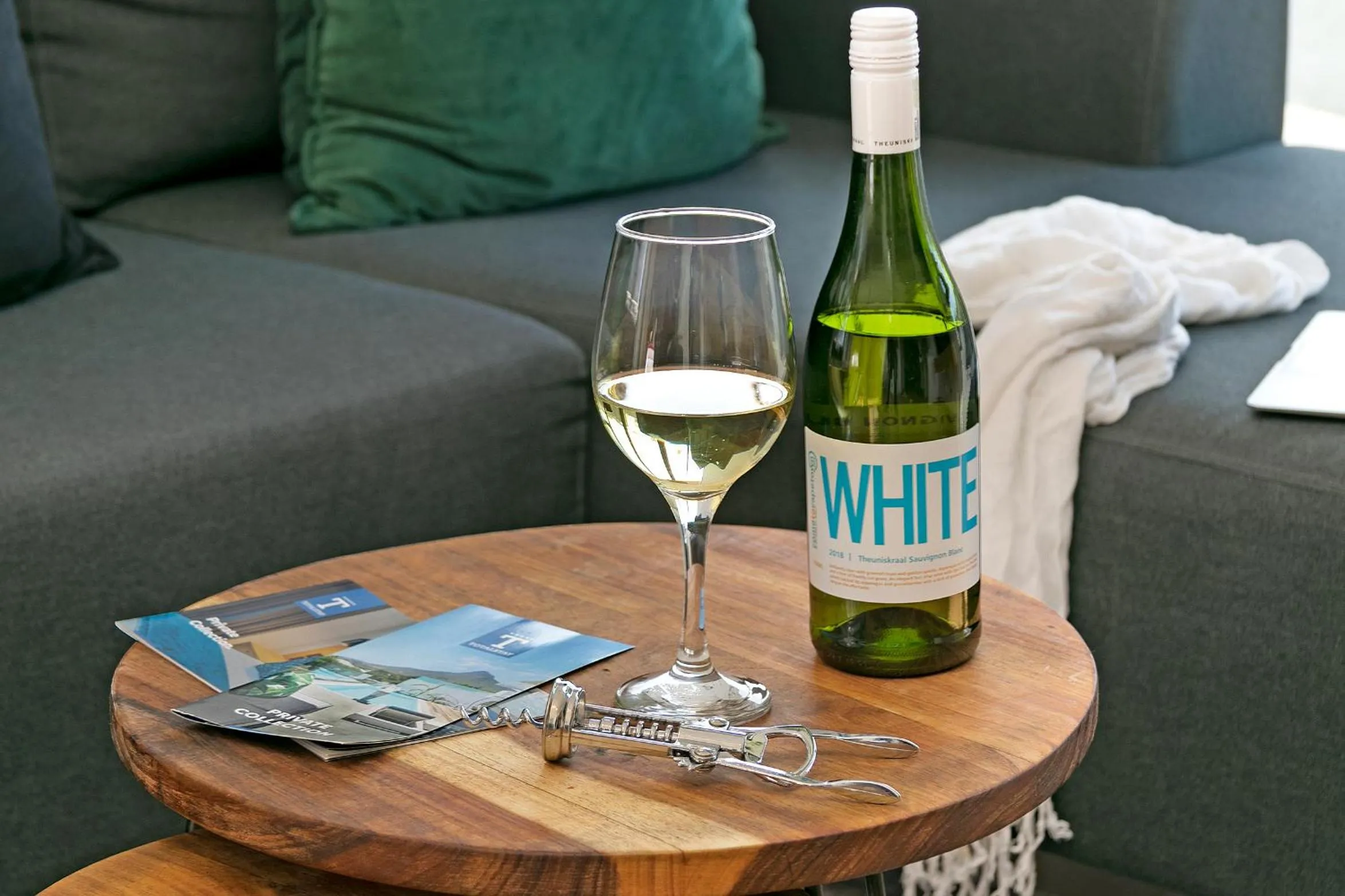 Living room in Urban Artisan Luxury Suites by Totalstay