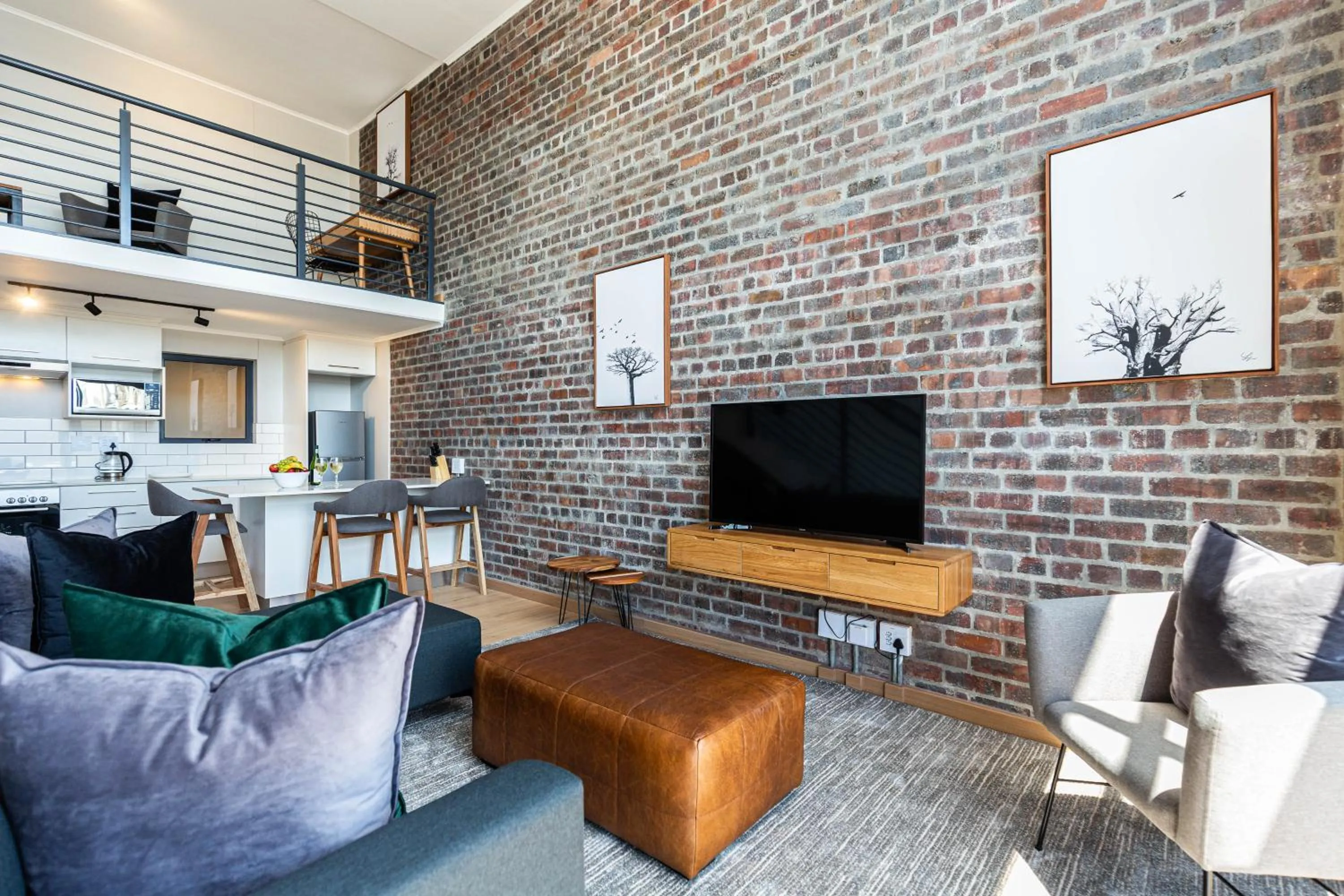 TV and multimedia in Urban Artisan Luxury Suites by Totalstay