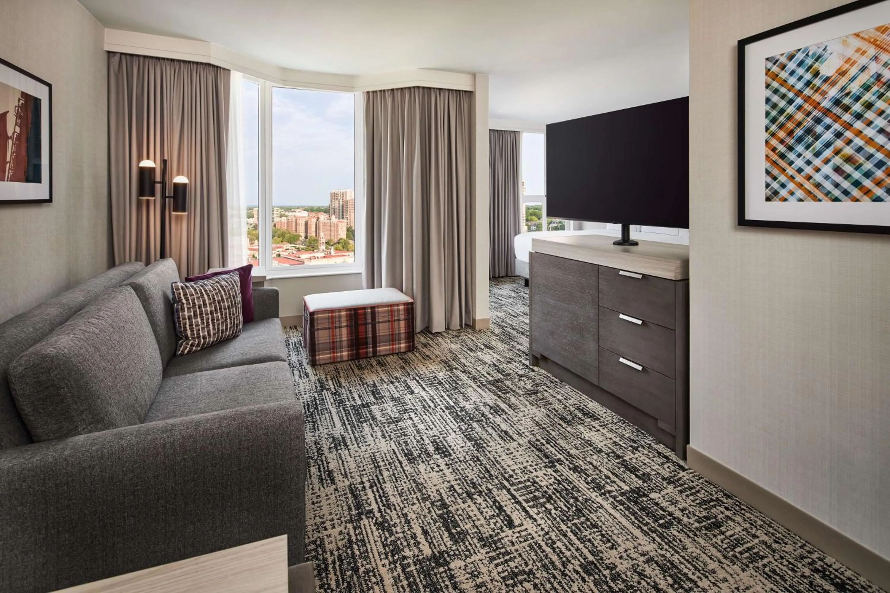 TV and multimedia in Hilton Kansas City Country Club Plaza