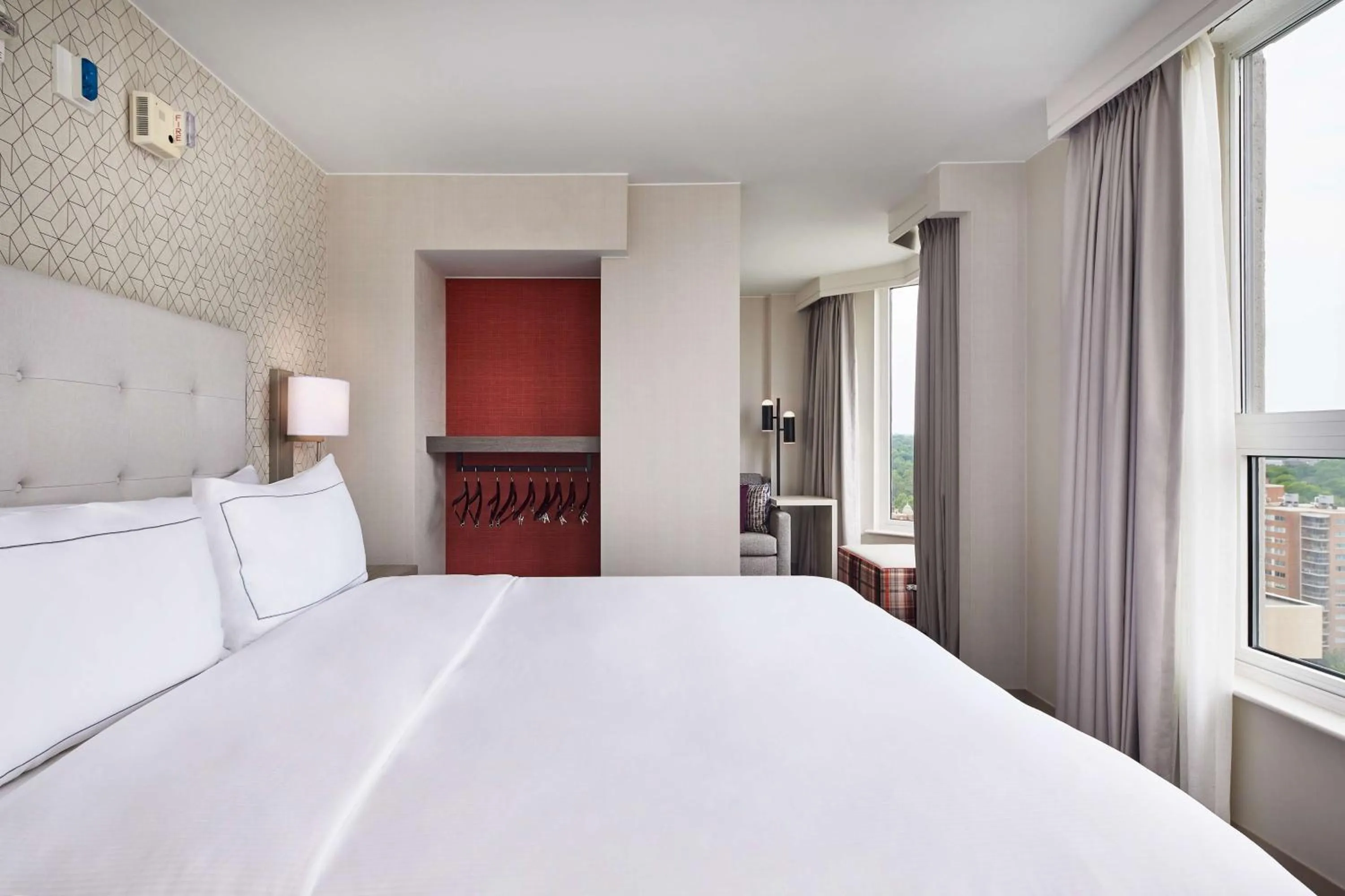 Bed in Hilton Kansas City Country Club Plaza