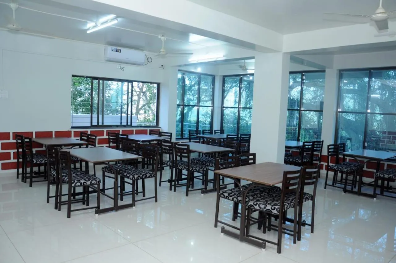 Restaurant/places to eat in Rutu's Holidays Resort Panhala