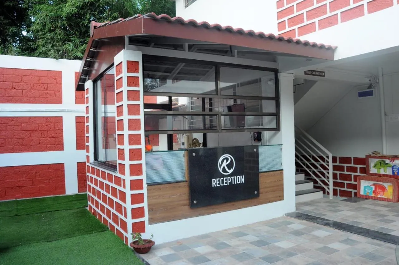 Facade/entrance in Rutu's Holidays Resort Panhala