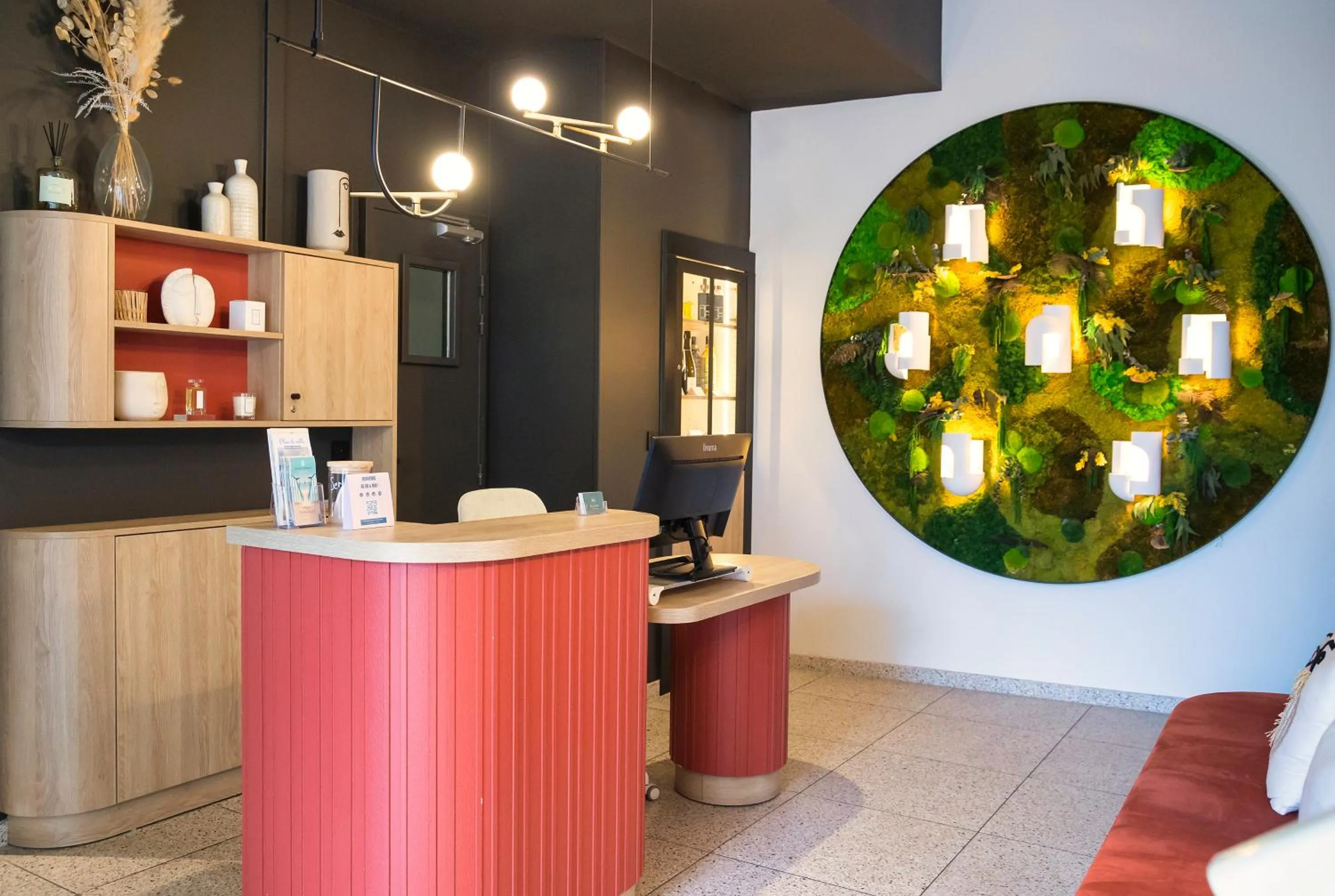 Lobby or reception in Hôtel BO & MIA