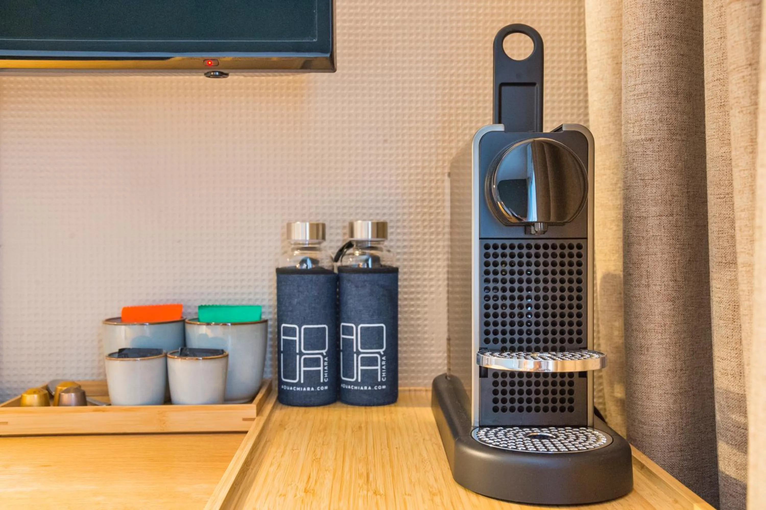 Coffee/tea facilities in Hôtel BO & MIA