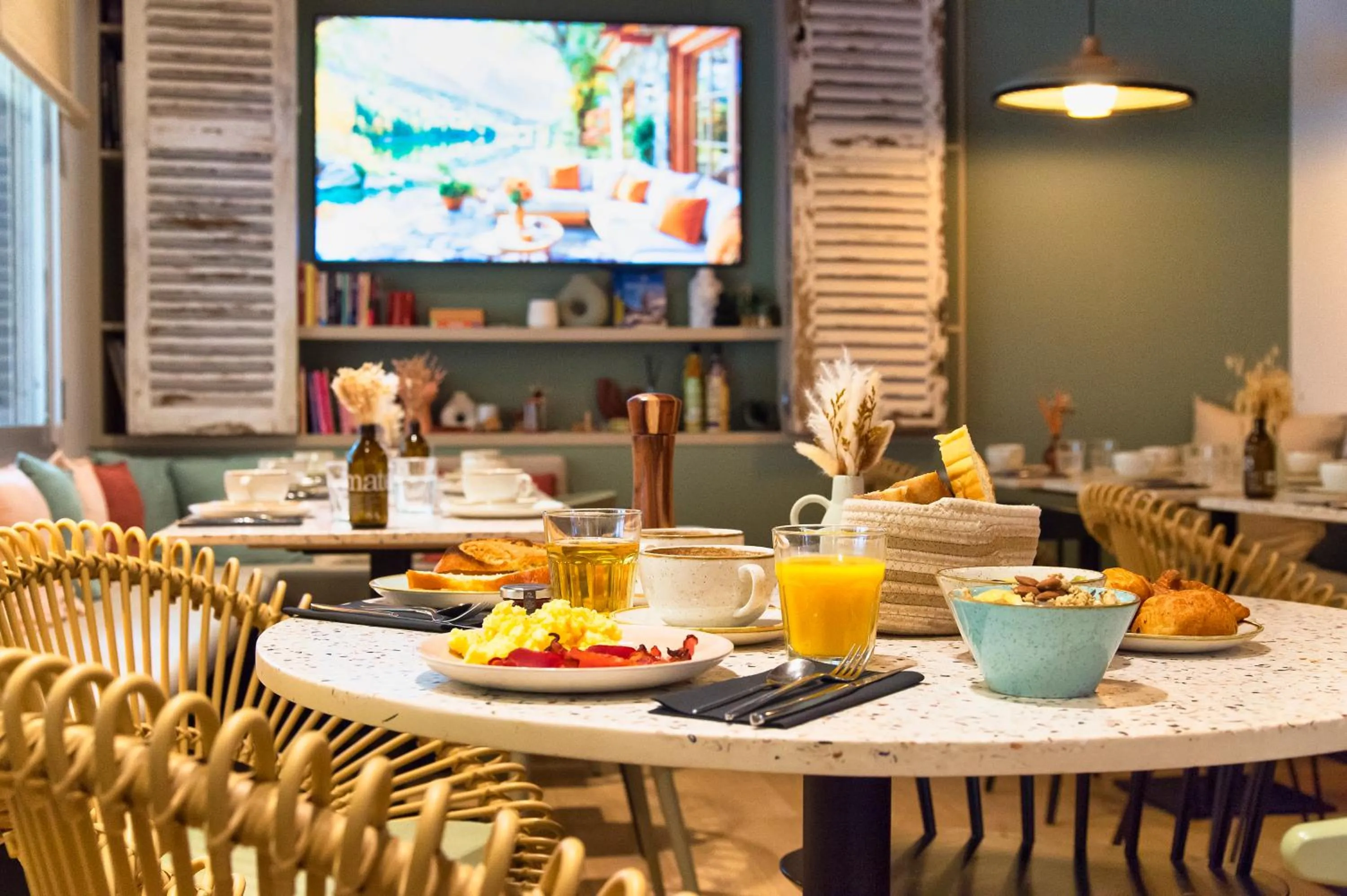 Restaurant/places to eat in Hôtel BO & MIA