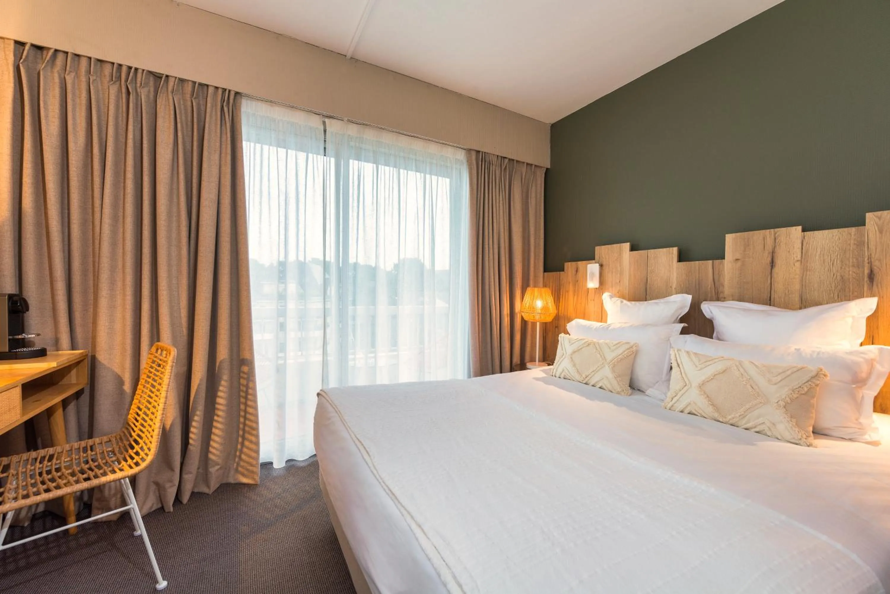 Bed in Hôtel BO & MIA