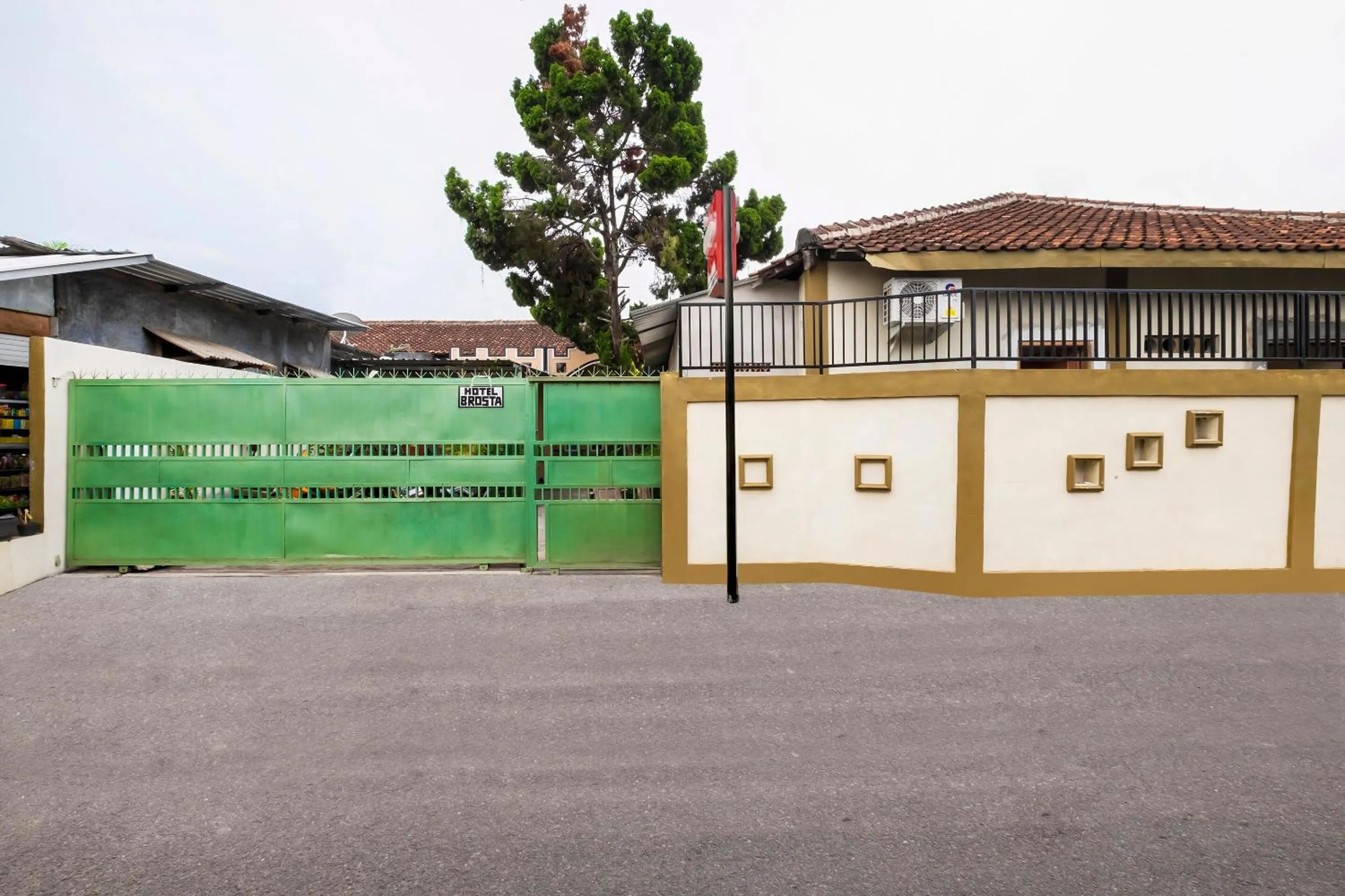 Facade/entrance in Hotel O Brosta