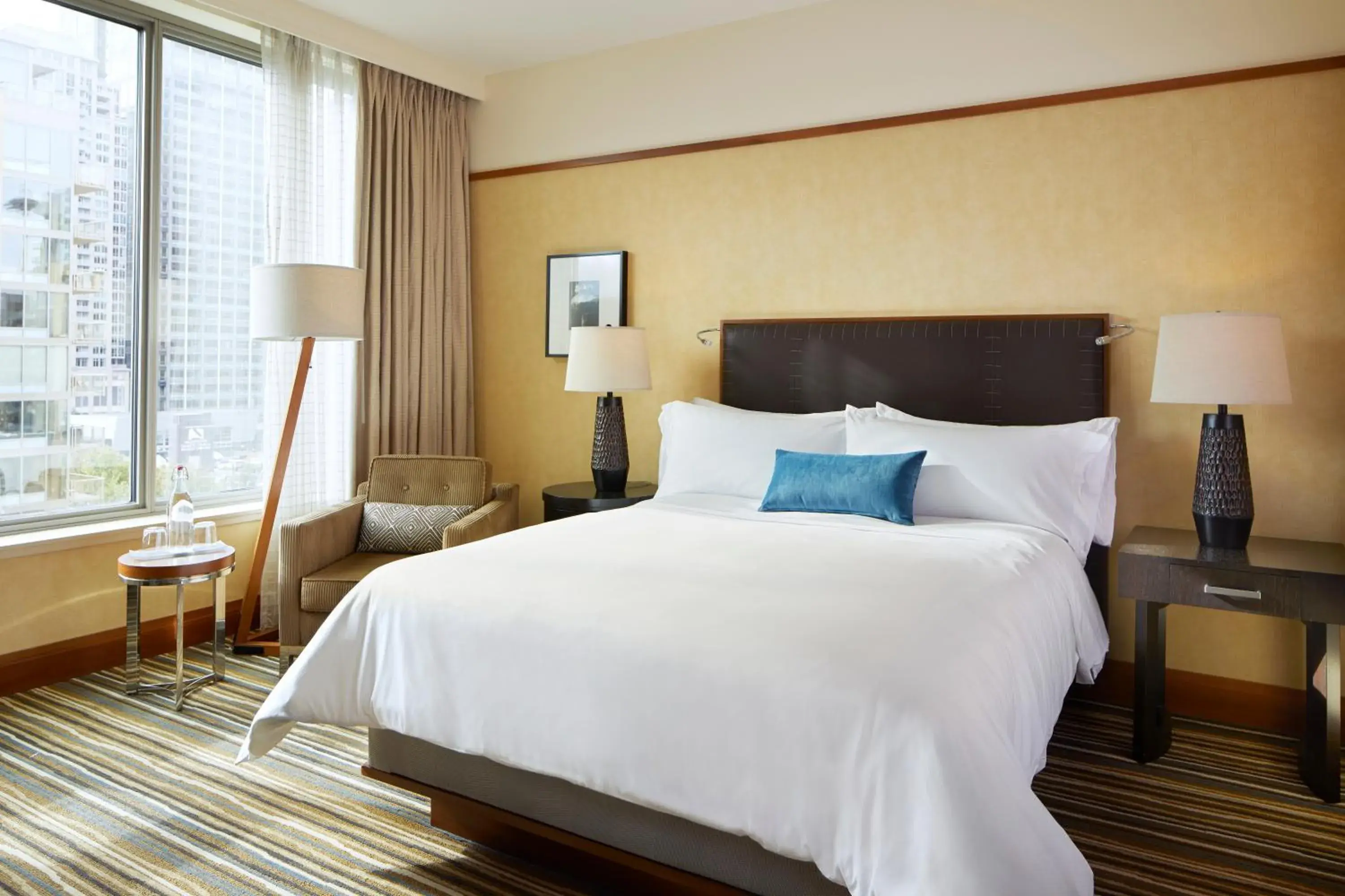 Deluxe King Room City View in 1 Hotel Seattle Deluxe King Room City View in 1 Hotel Seattle