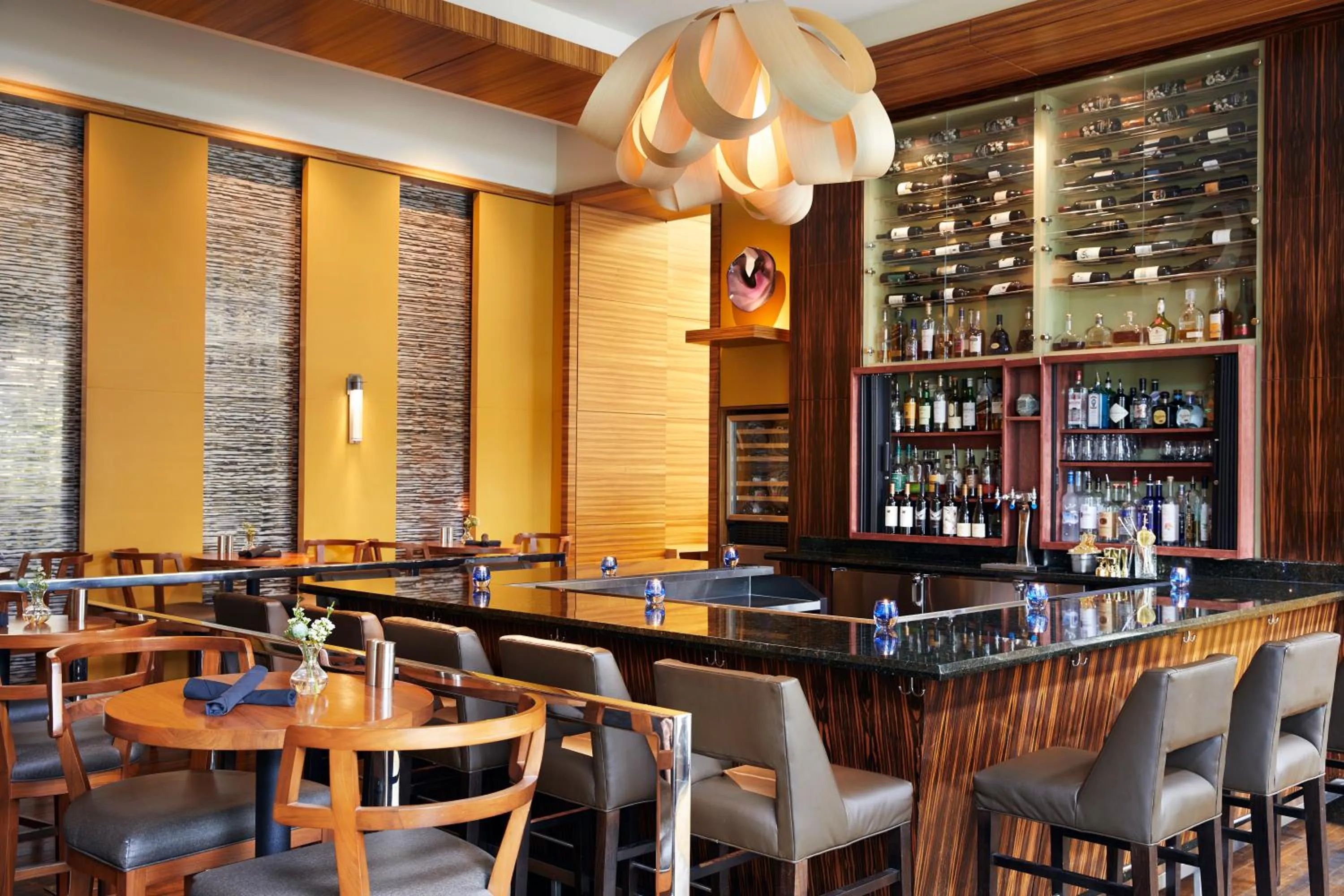 Lounge or bar in Pan Pacific Seattle