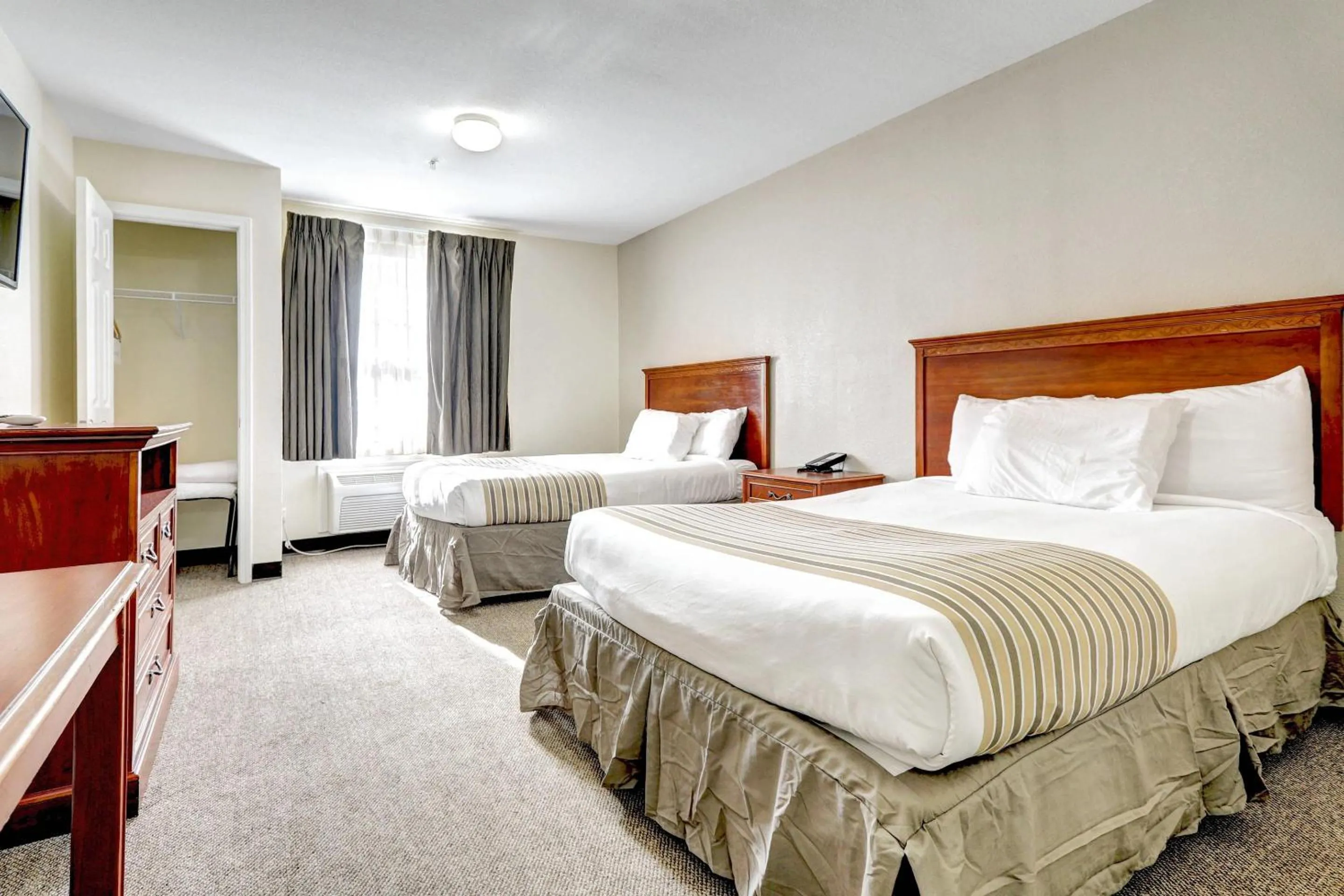 Bedroom, Bed in Suburban Studios Westminster Denver North