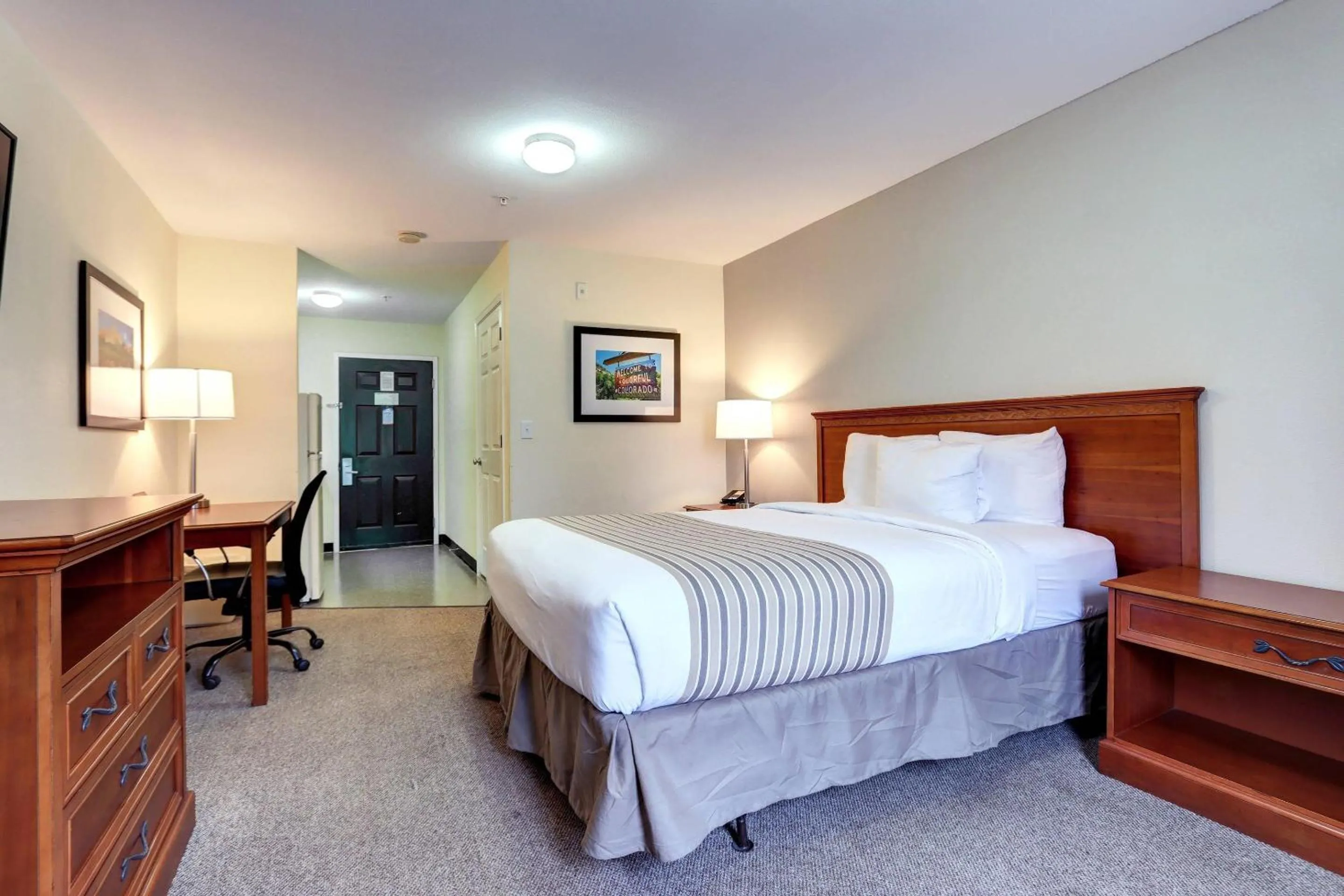 Bedroom, Bed in Suburban Studios Westminster Denver North