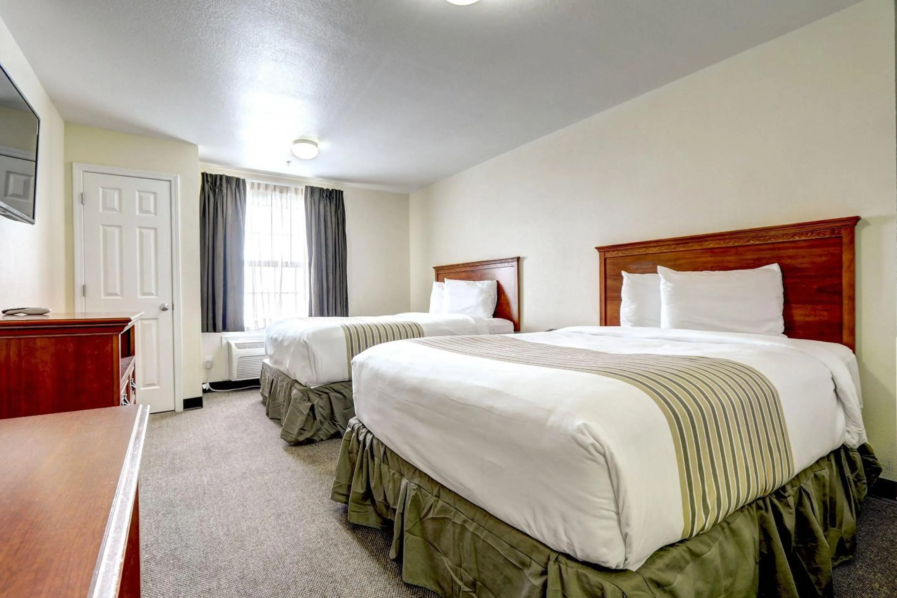 Bedroom, Bed in Suburban Studios Westminster Denver North