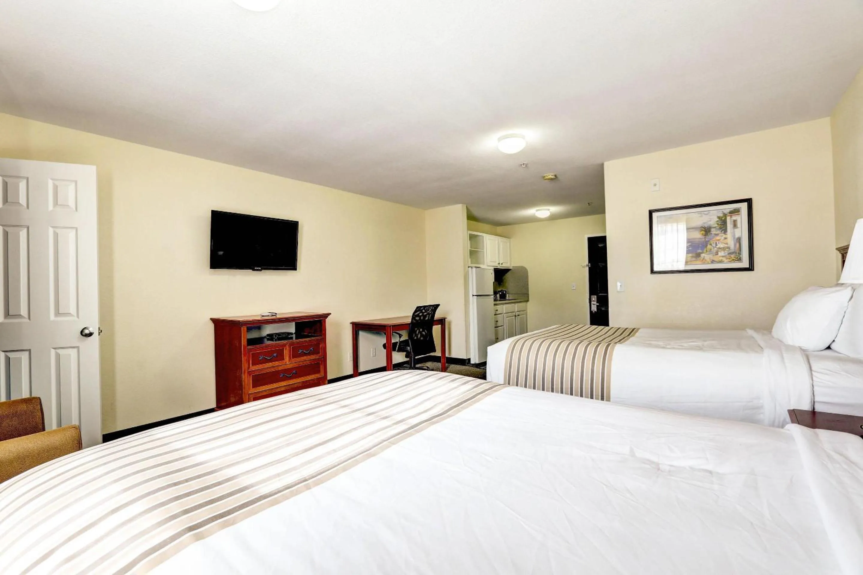 Bedroom, Bed in Suburban Studios Westminster Denver North