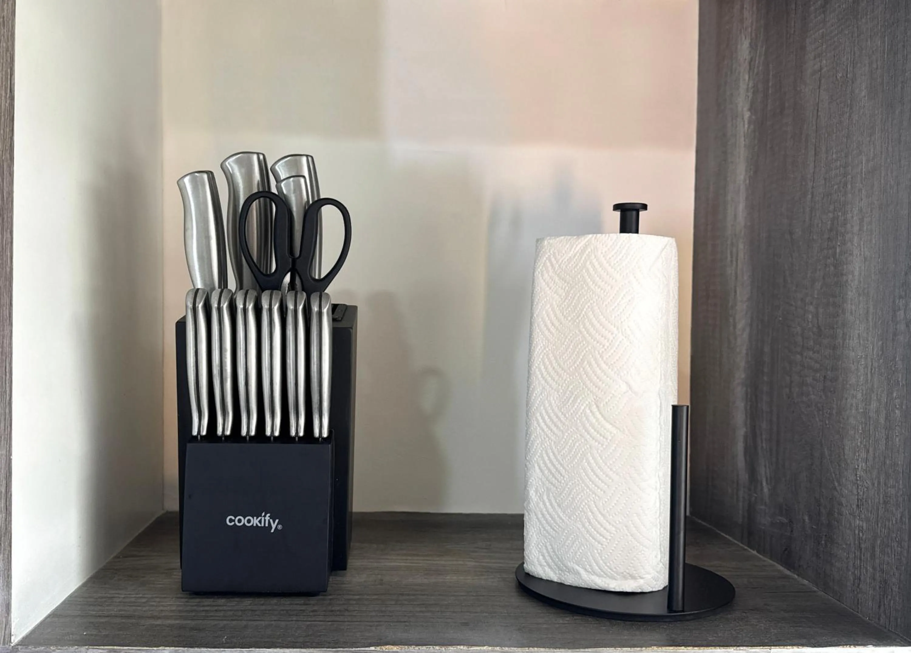 Kitchen or kitchenette in SILVERSANDS Hotel Boutique - 5Th Ave